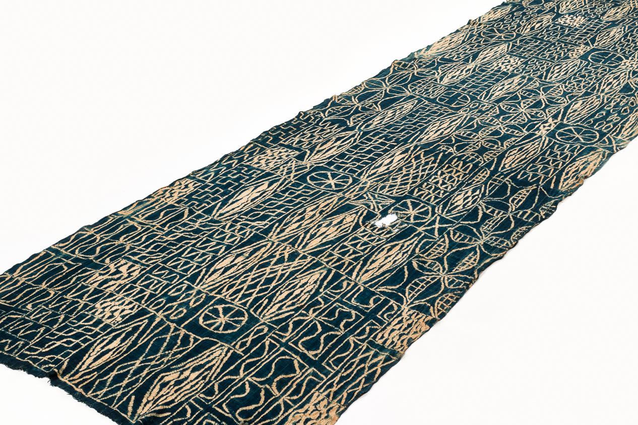 Antikes indigoblaues gefärbtes Textil/Wandbehang aus Kamee, Afrika (Stammeskunst) im Angebot