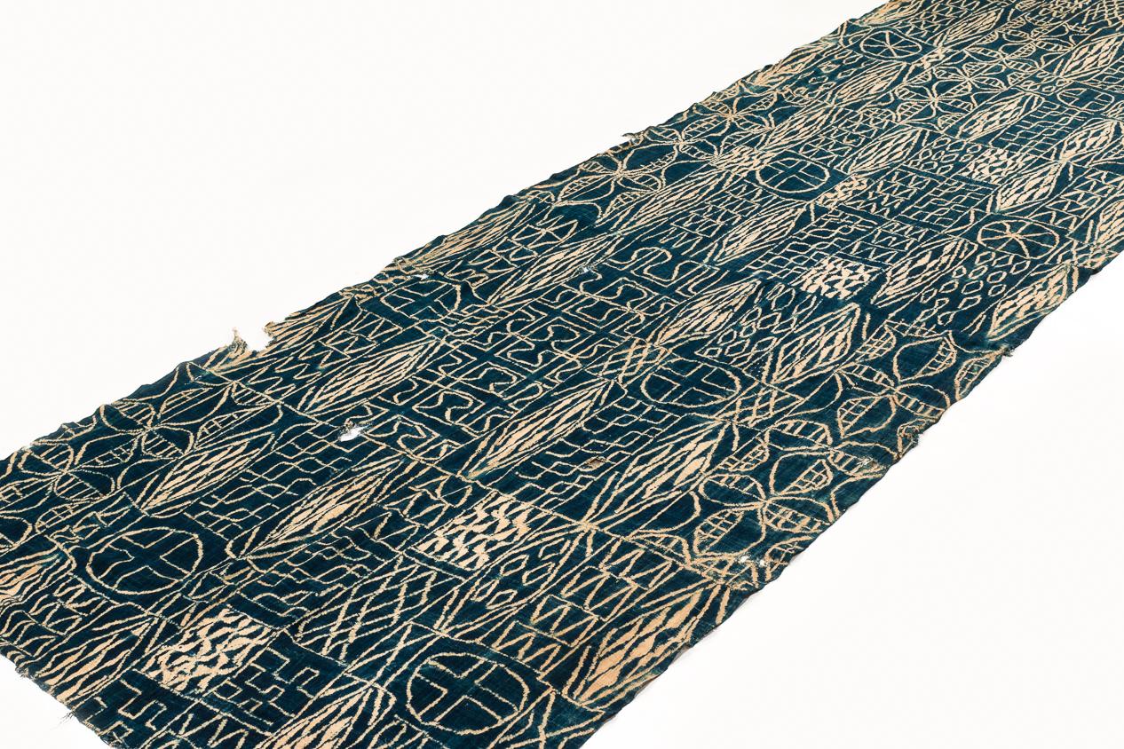 Antikes indigoblaues gefärbtes Textil/Wandbehang aus Kamee, Afrika (Kamerunisch) im Angebot