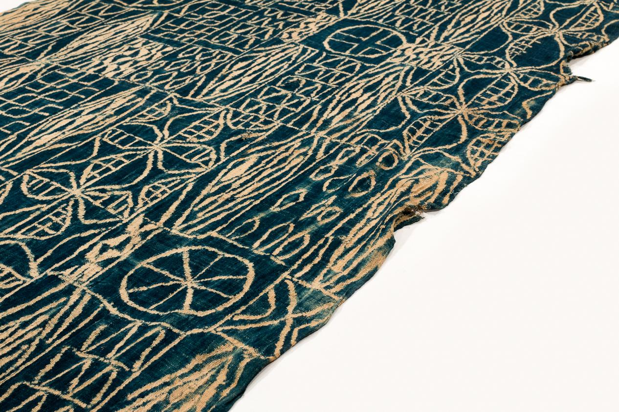 Antikes indigoblaues gefärbtes Textil/Wandbehang aus Kamee, Afrika im Angebot 1