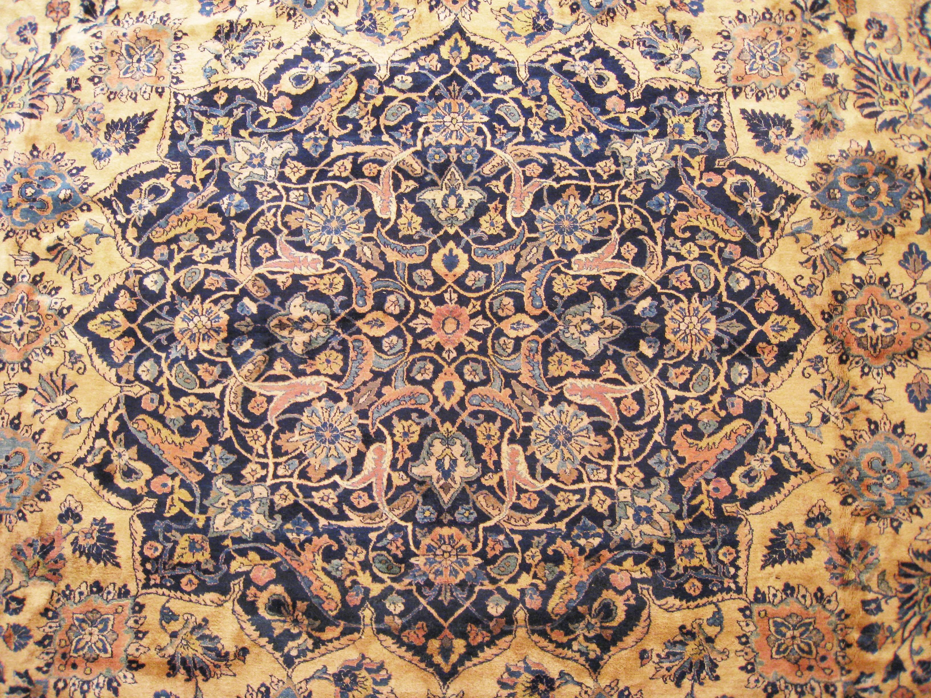 Antique Indian Oriental Rug w/ Persian Kashan Design, w/ Medallion & Soft Colors In Good Condition For Sale In New York, NY