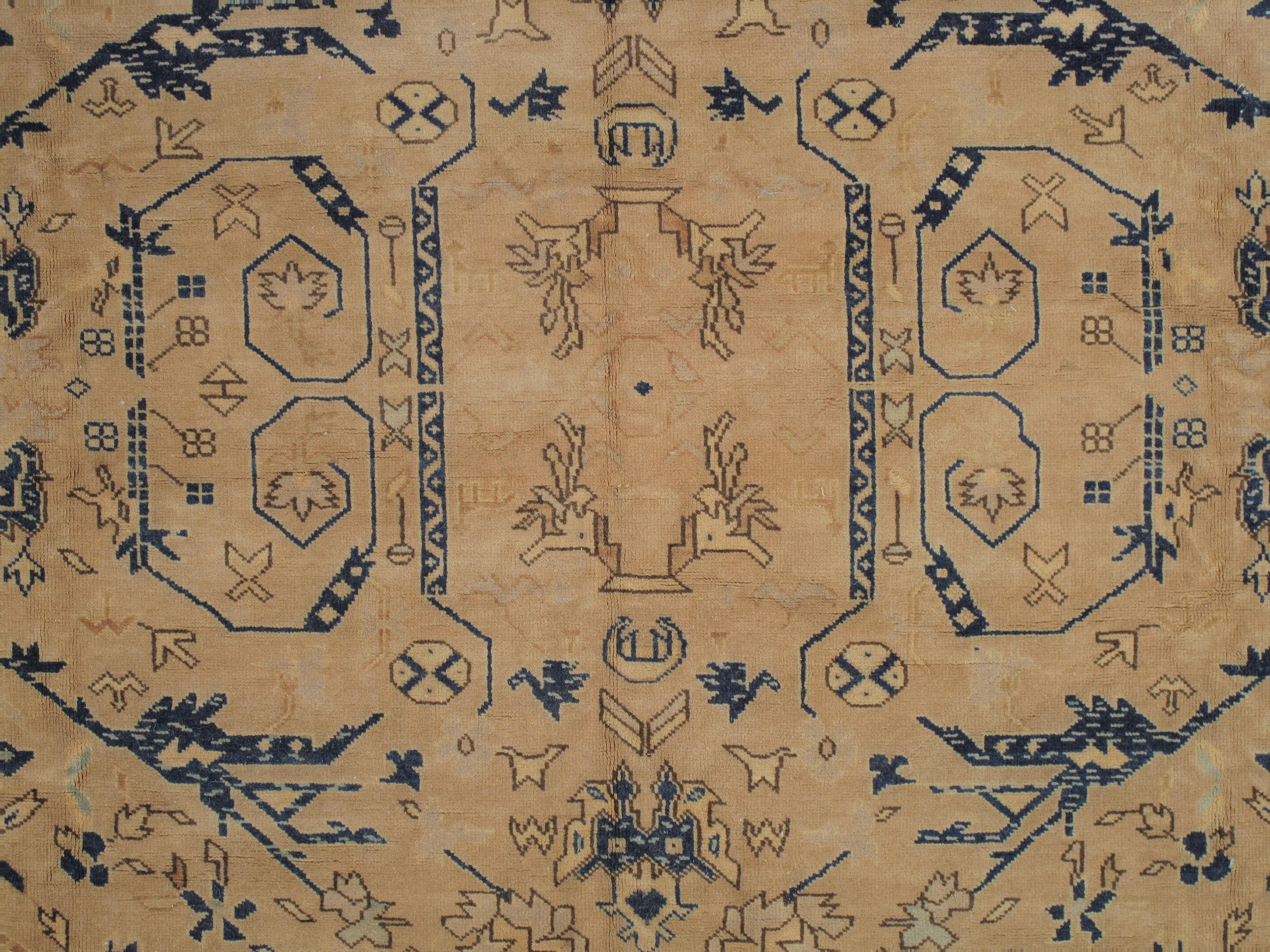 Anglo-indien Tapis indo-mahal ancien, fait main, design oriental bleu, taupe, crème sur toute la surface en vente