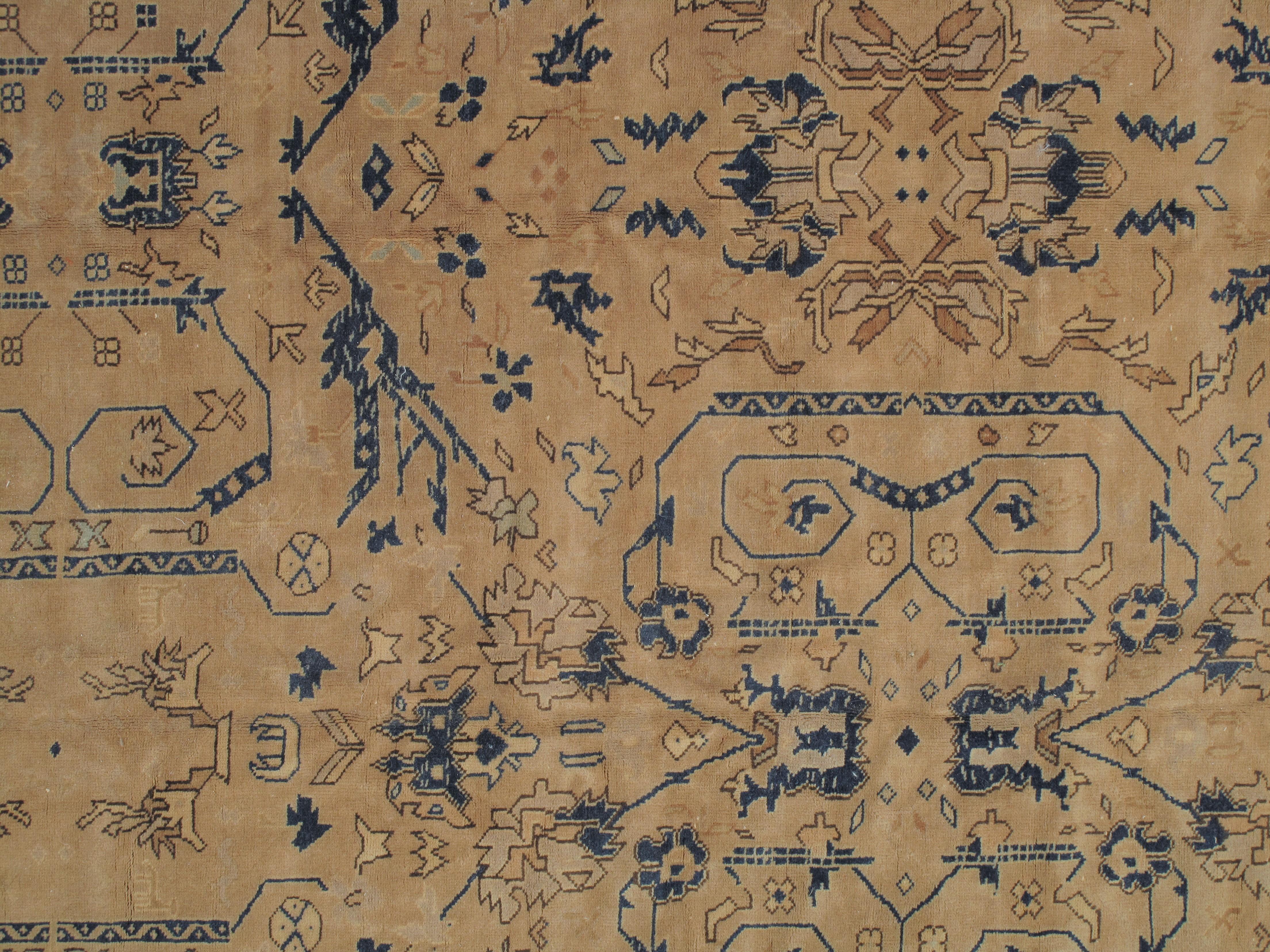 Antiker indo-mahalischer, handgefertigter Orientteppich, Blau, Taupe, Creme, All-Over-Design (Indisch) im Angebot