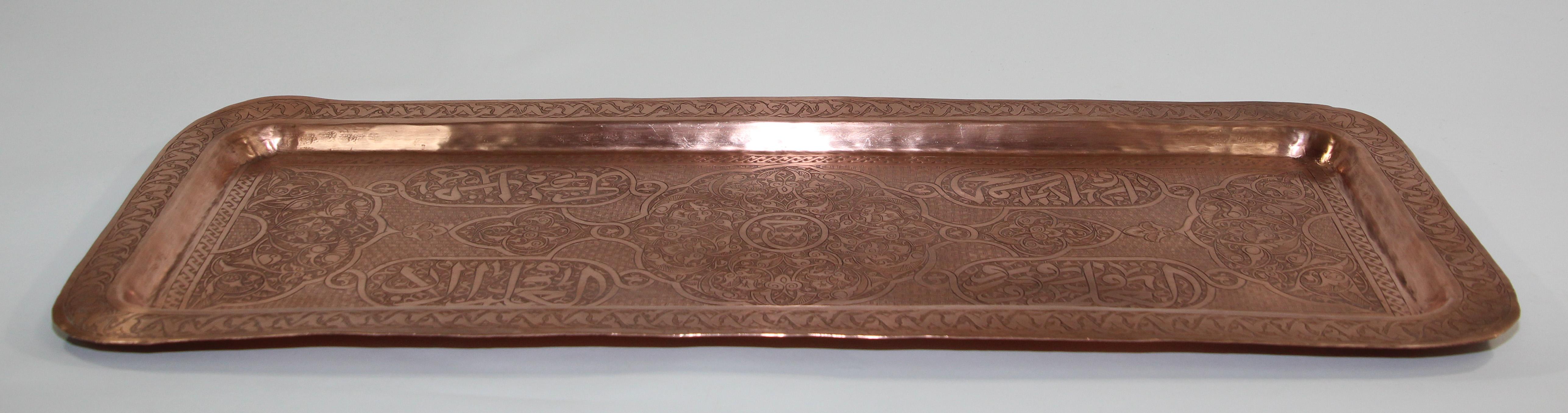 Antikes indo-persisches Serviertablett aus Kupfer (Anglo Raj) im Angebot