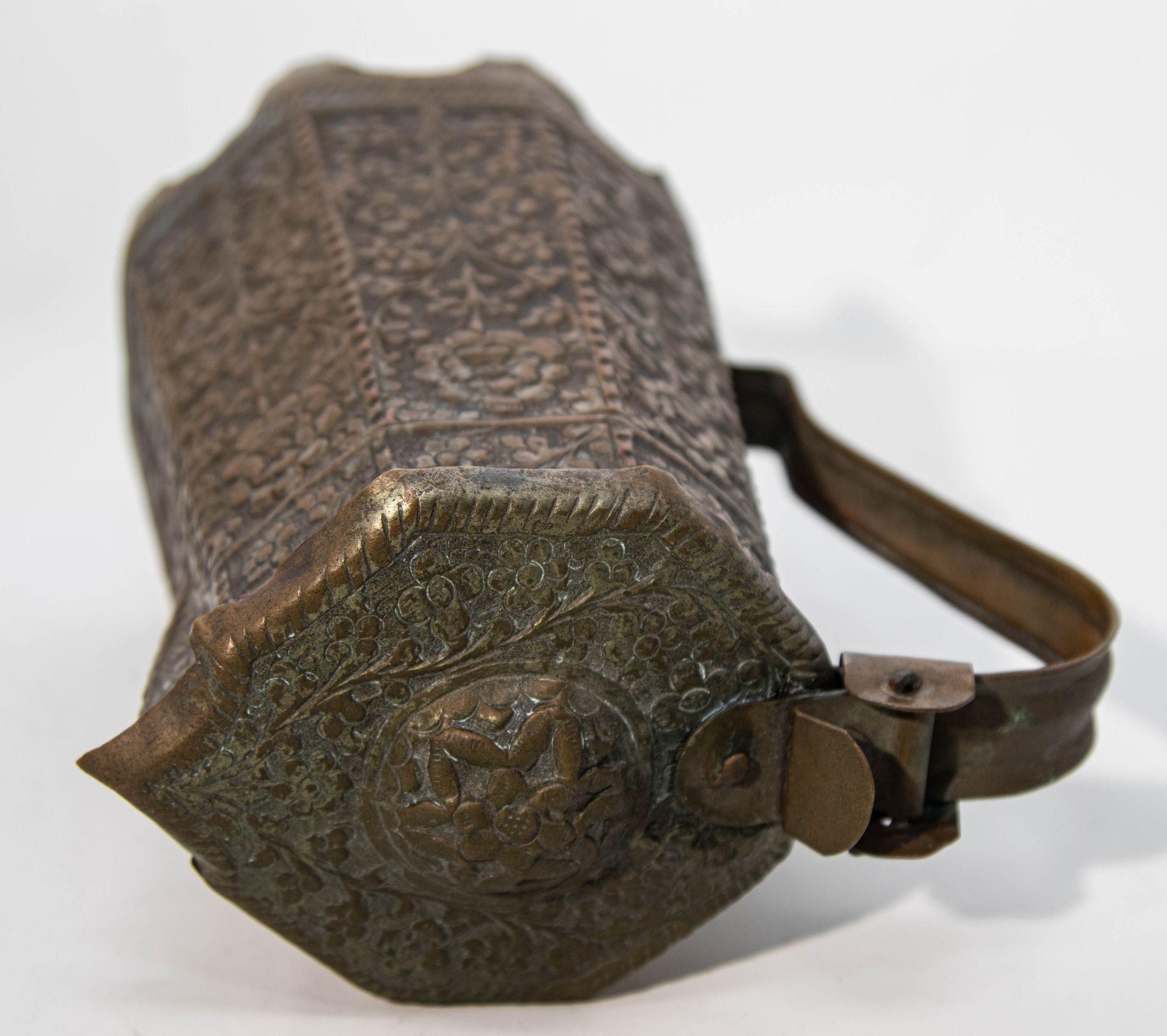 Antique Indo-Persian Copper TeaPot 19th Century In Fair Condition For Sale In North Hollywood, CA
