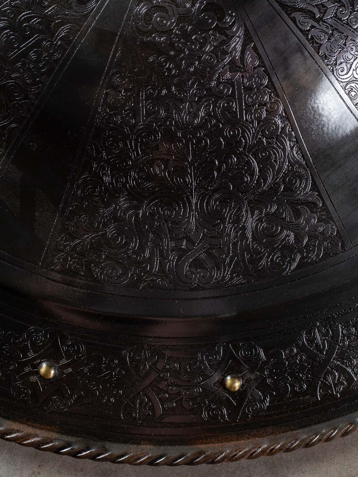 Antique Indo Persian Round Shield of Steel circa 1875 Damascene Engraving For Sale 3