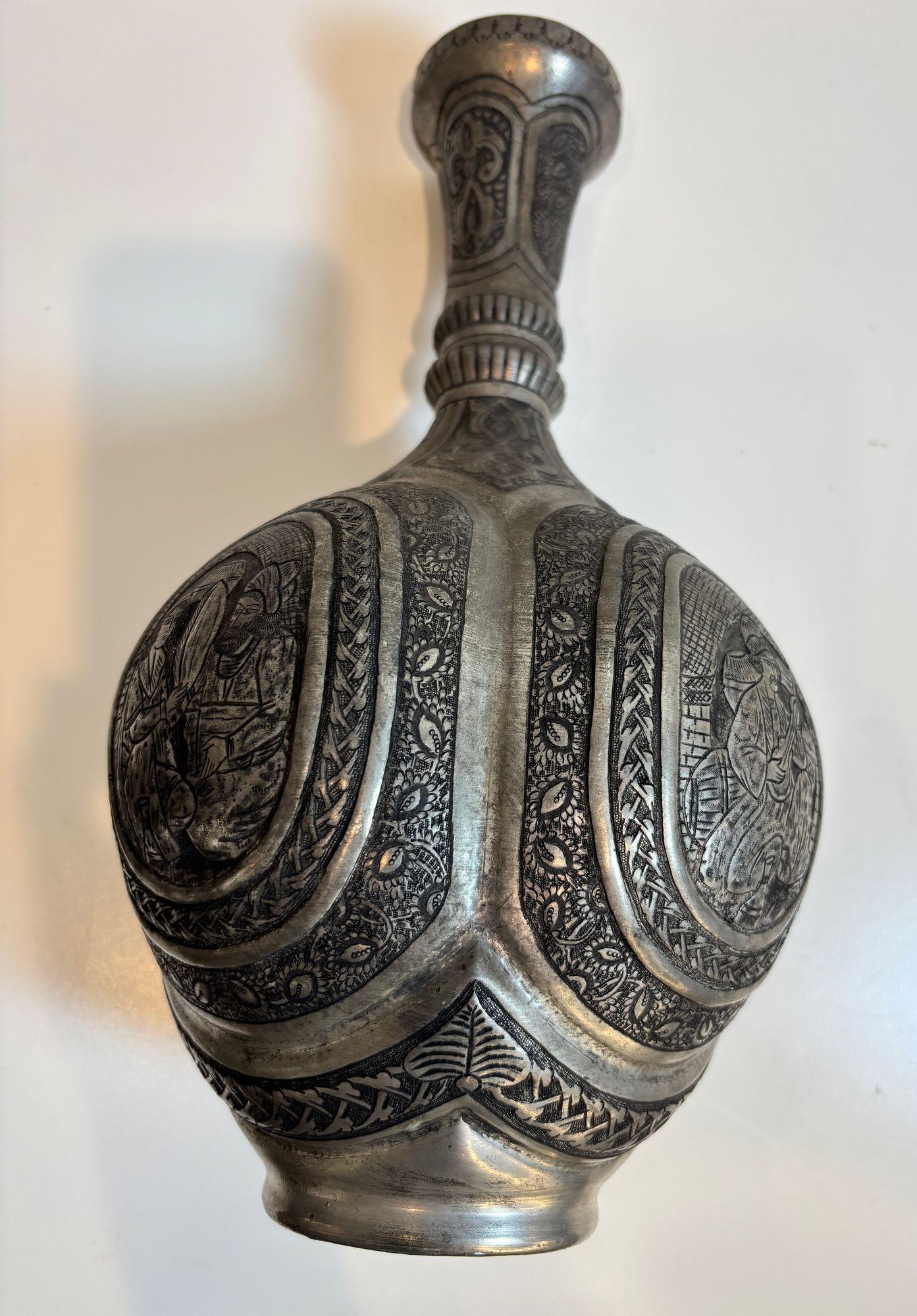 Ancienne jarre à couvercle en cuivre étamé INDO-PERSIENNE Art islamique du Moyen-Orient en vente 3