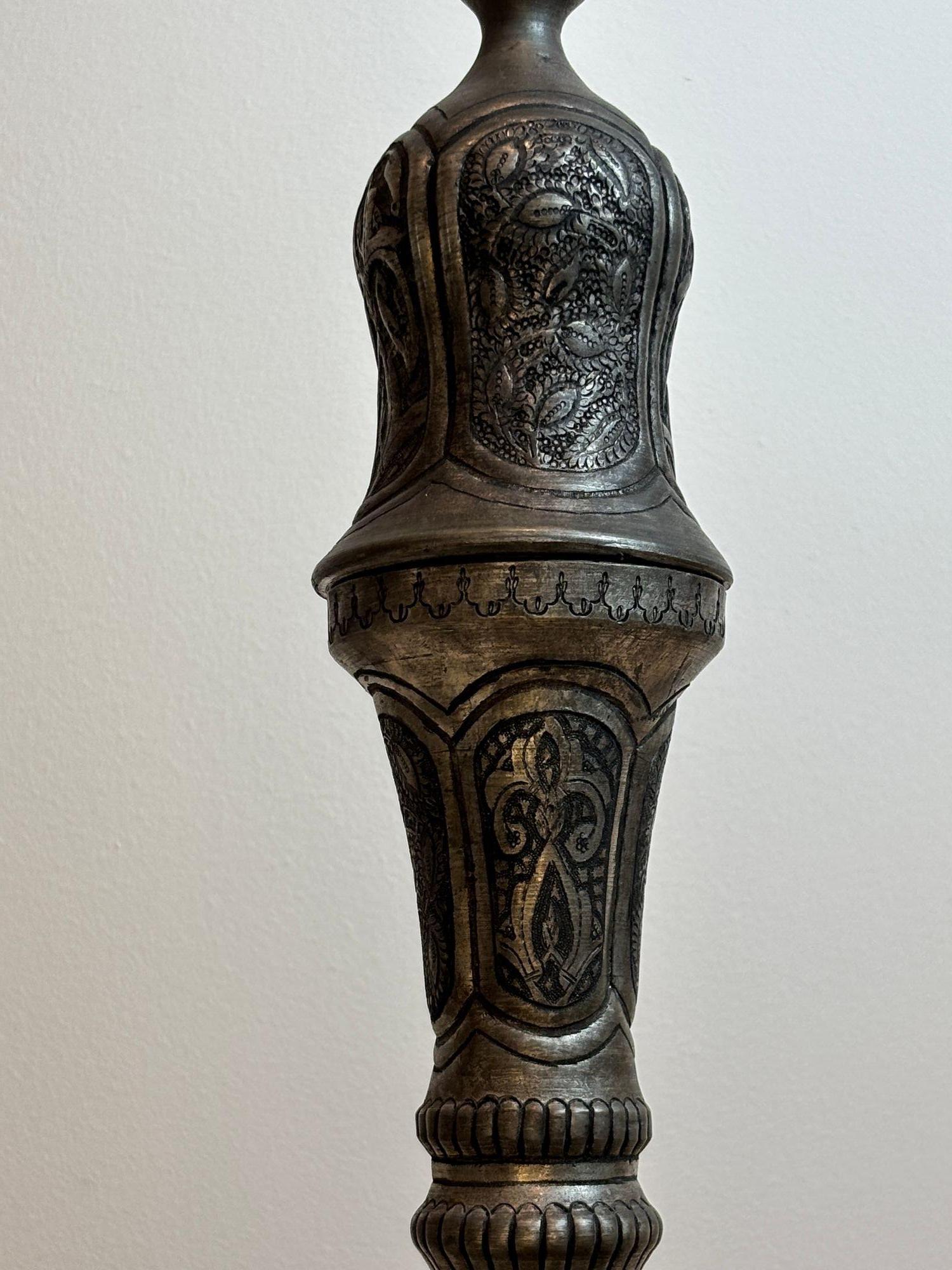 Ancienne jarre à couvercle en cuivre étamé INDO-PERSIENNE Art islamique du Moyen-Orient en vente 5