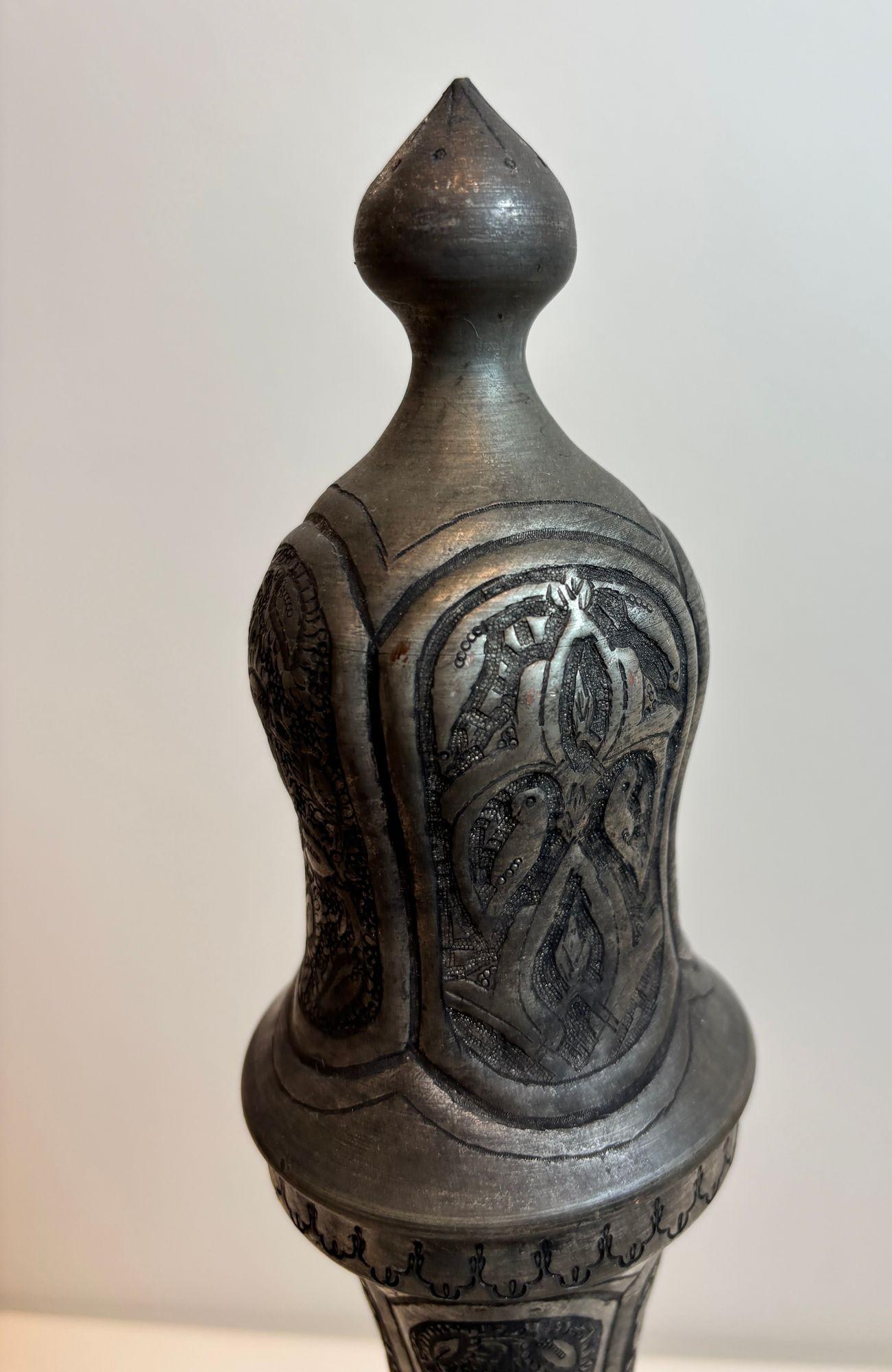Ancienne jarre à couvercle en cuivre étamé INDO-PERSIENNE Art islamique du Moyen-Orient en vente 6
