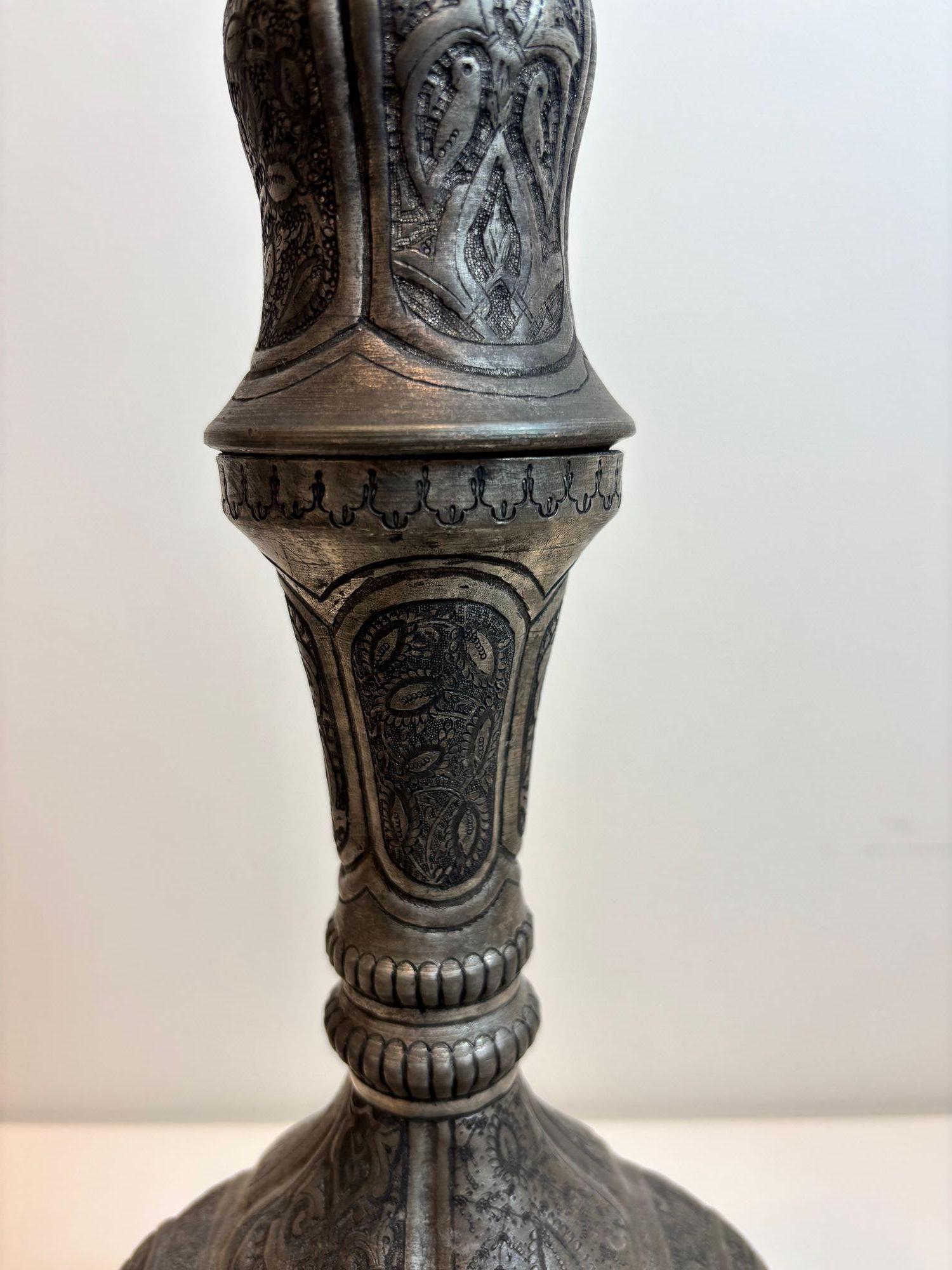 Indien Ancienne jarre à couvercle en cuivre étamé INDO-PERSIENNE Art islamique du Moyen-Orient en vente