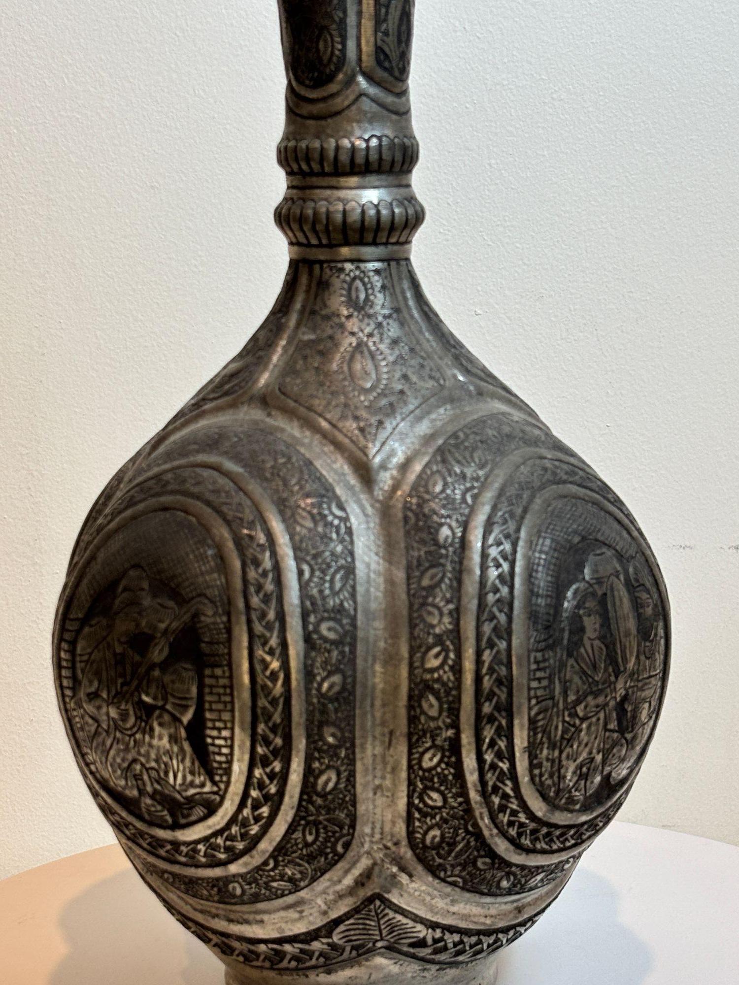 Ancienne jarre à couvercle en cuivre étamé INDO-PERSIENNE Art islamique du Moyen-Orient Bon état - En vente à North Hollywood, CA