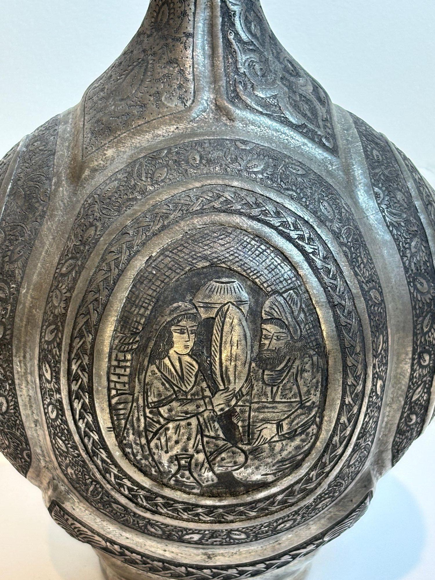 20ième siècle Ancienne jarre à couvercle en cuivre étamé INDO-PERSIENNE Art islamique du Moyen-Orient en vente