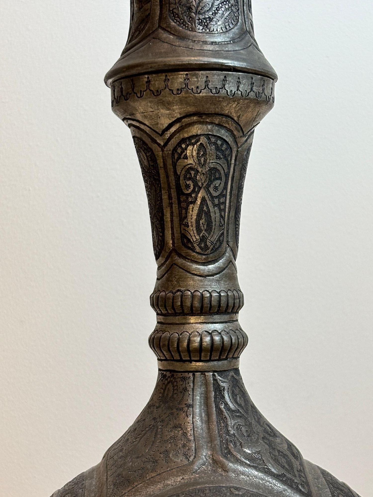 Ancienne jarre à couvercle en cuivre étamé INDO-PERSIENNE Art islamique du Moyen-Orient en vente 1