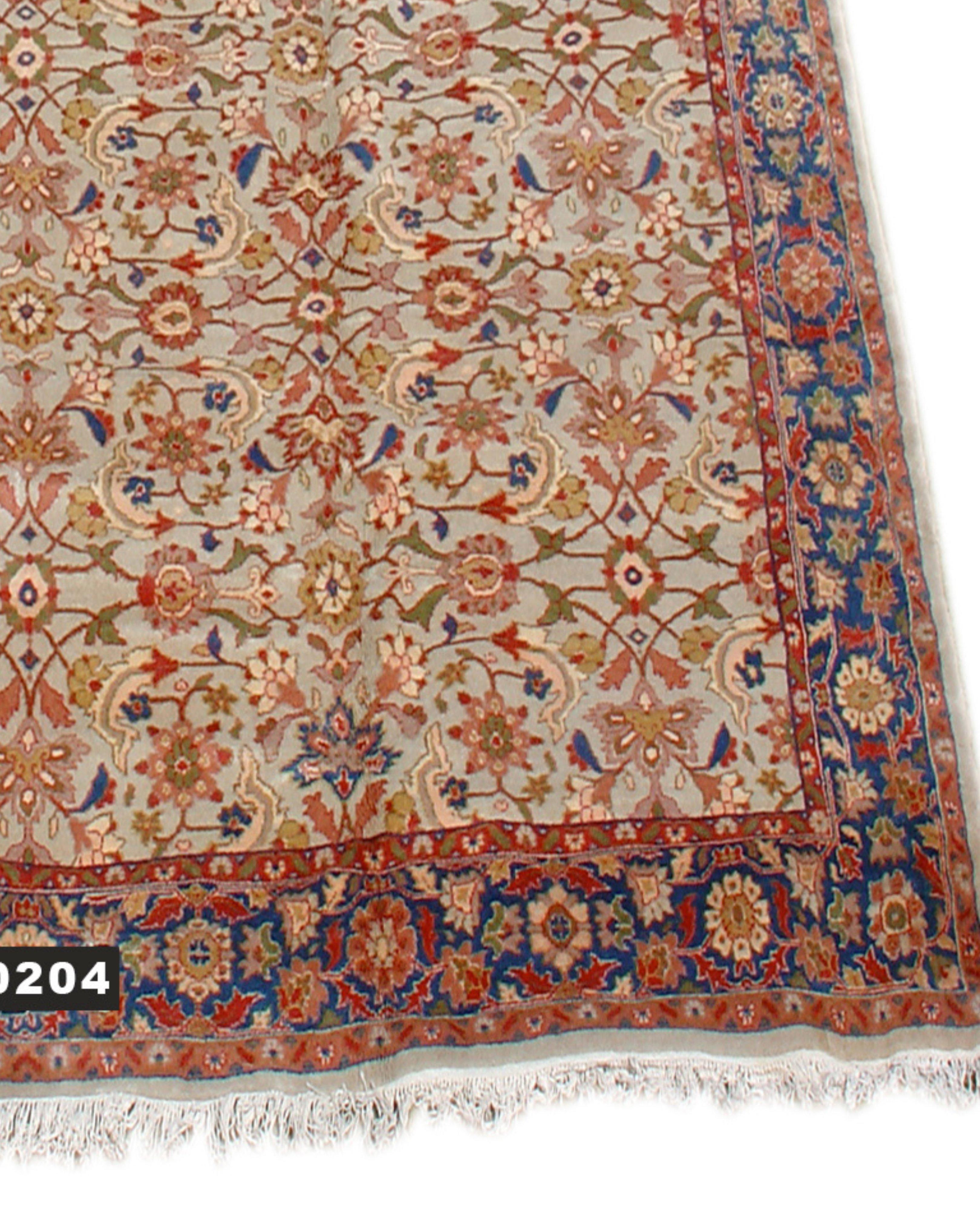 Antique Indo-Sultanabad Carpet, Late 20th Century In Excellent Condition For Sale In San Francisco, CA