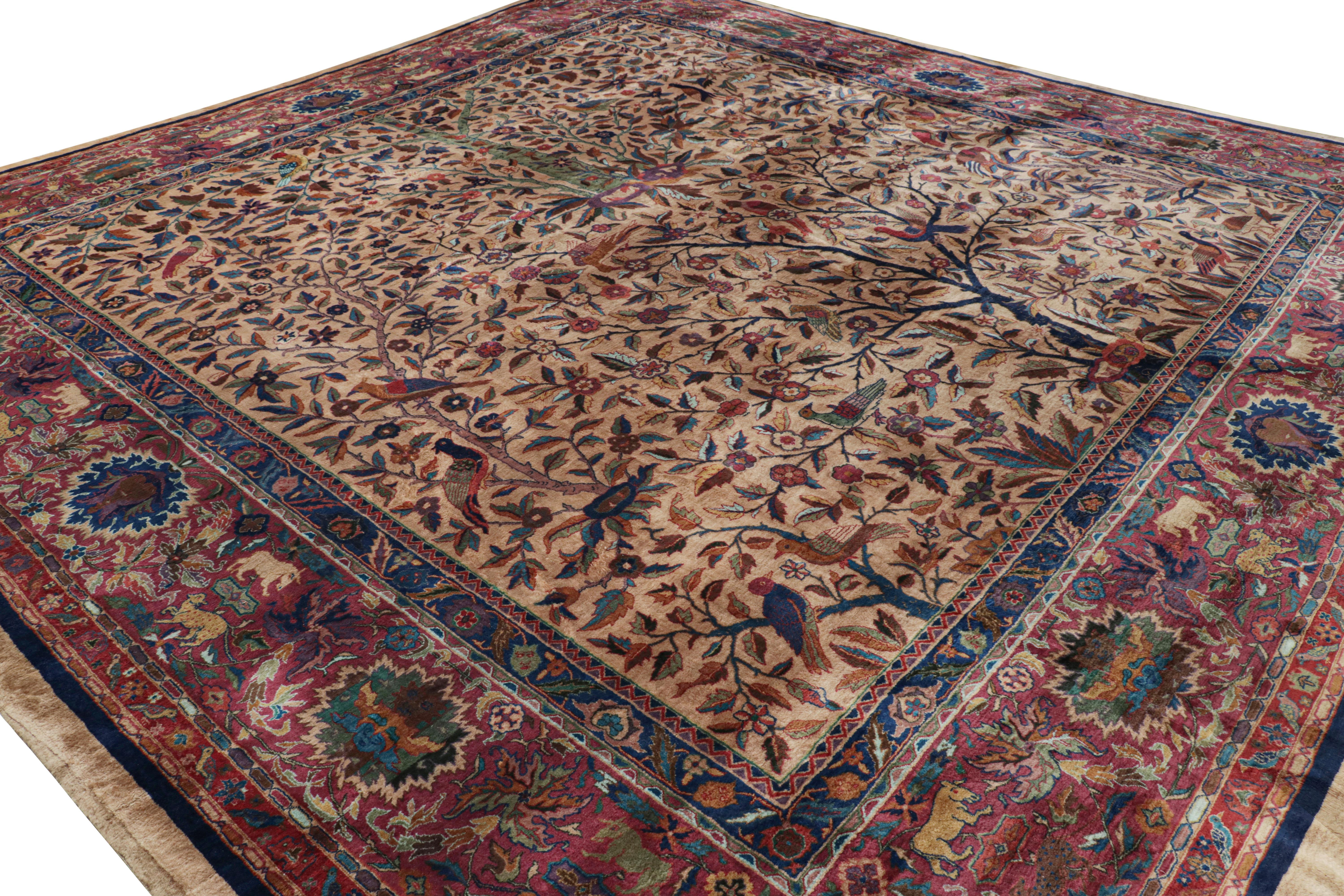 Alfombra cuadrada antigua Indo-Tabriz con motivos pictóricos y florales principios del siglo XX en venta