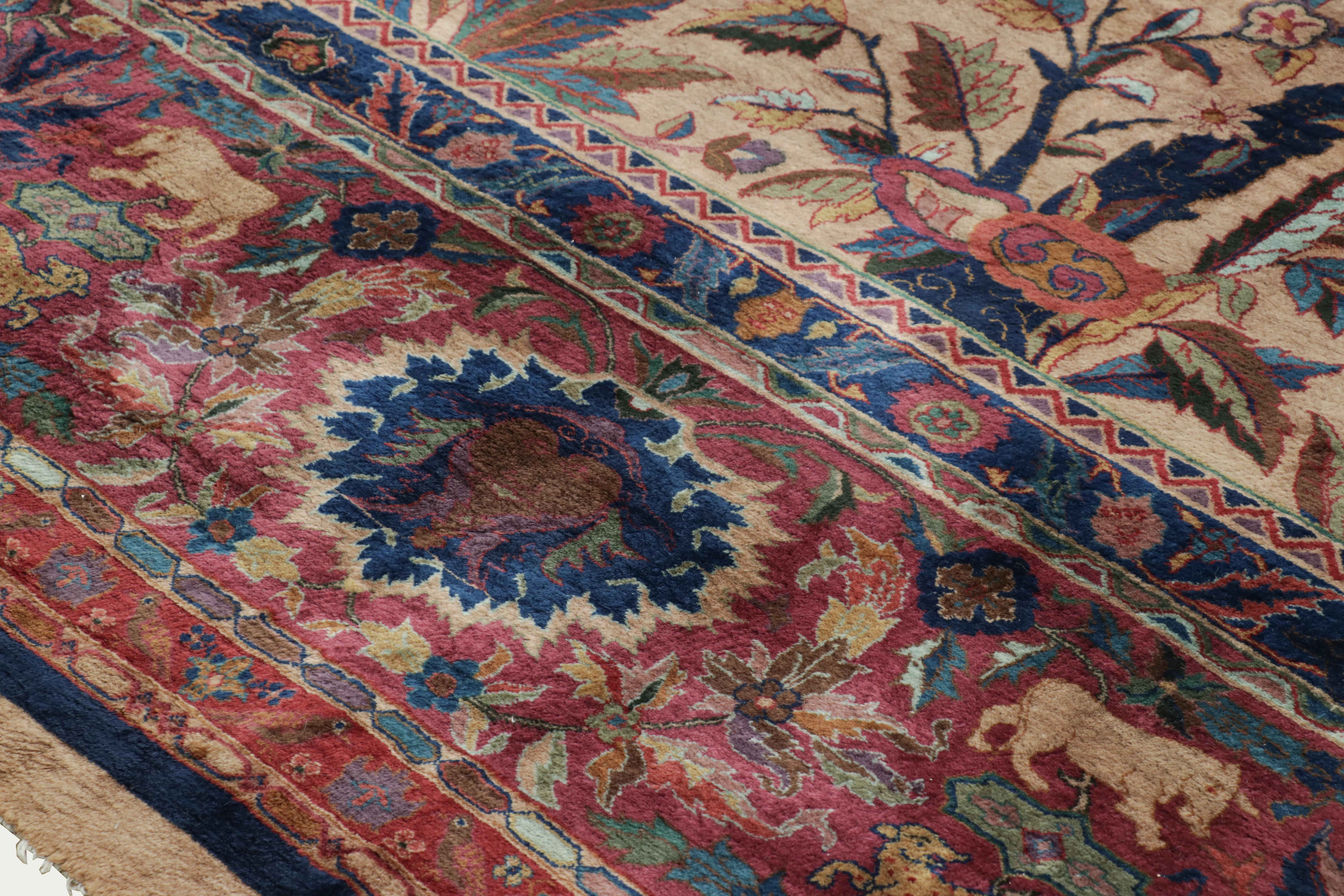 Alfombra cuadrada antigua Indo-Tabriz con motivos pictóricos y florales Lana en venta