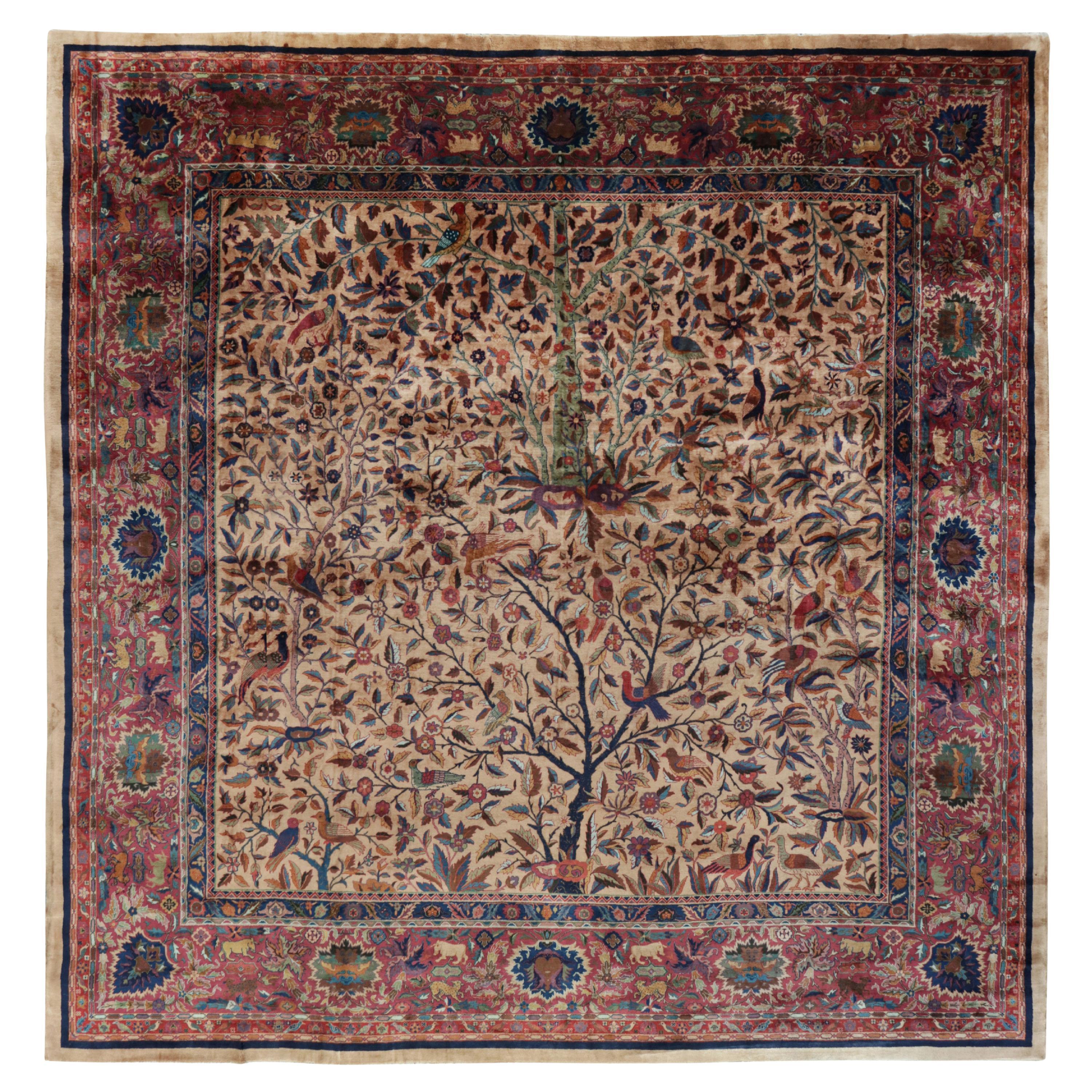Alfombra cuadrada antigua Indo-Tabriz con motivos pictóricos y florales en venta