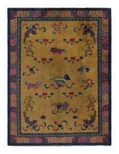 Antiker indochinesischer Art-Deco-Teppich in Gold mit Kirin-Motiven, von Rug & Kilim