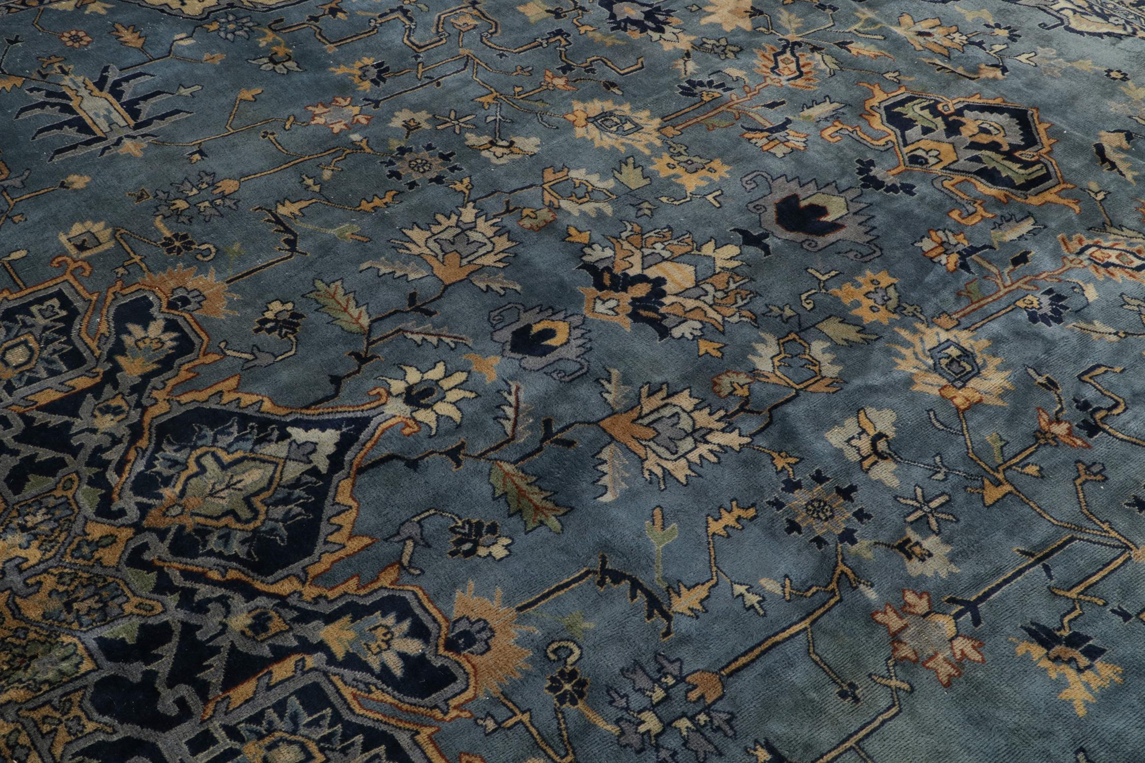 Antiker Indochinesischer Samarkand-Teppich in Blau mit Goldmedaillon von Rug & Kilim (Spätes 19. Jahrhundert) im Angebot