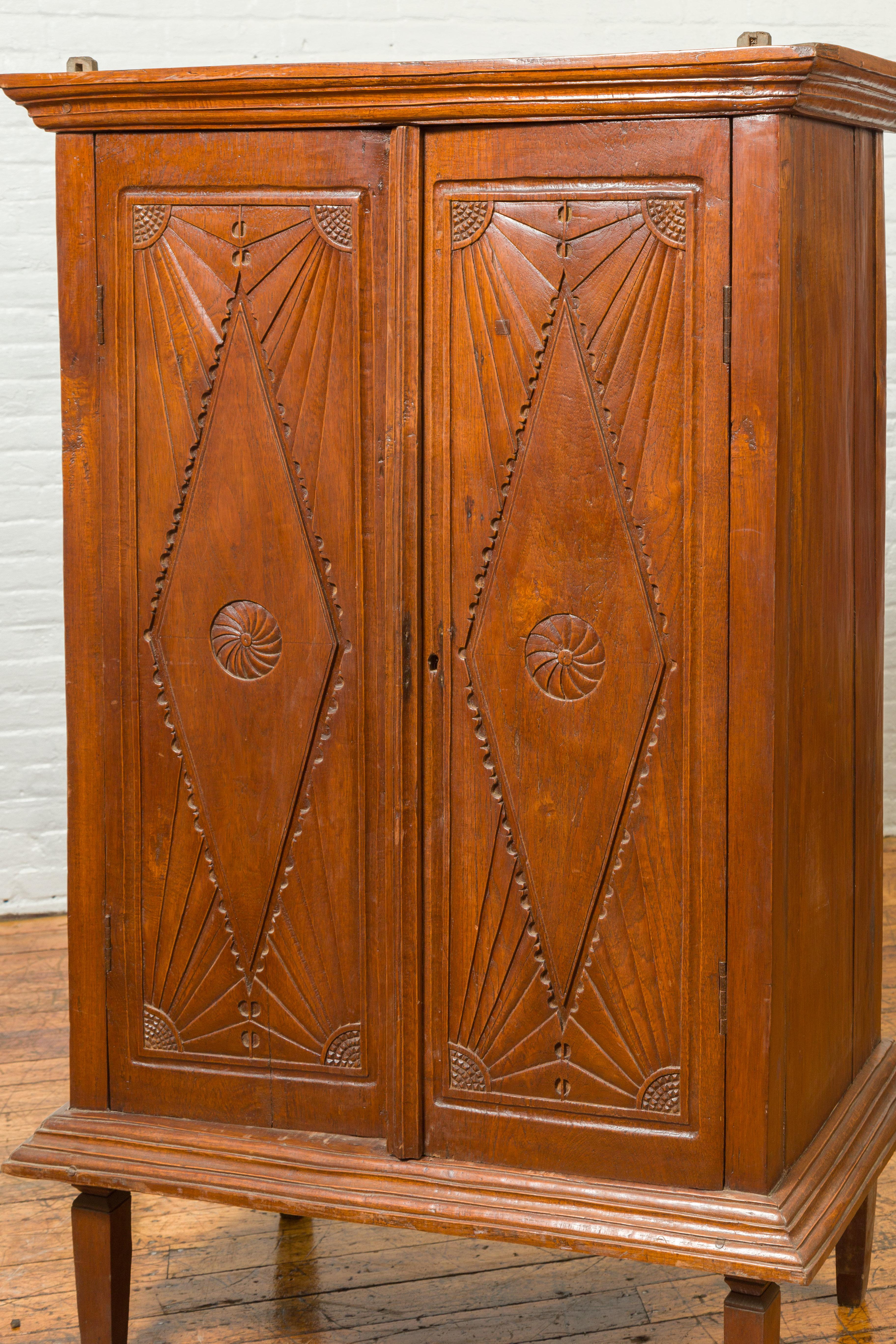 Dutch Colonial Carved Wooden Cabinet with Diamonds and Radiating Motifs For Sale 2