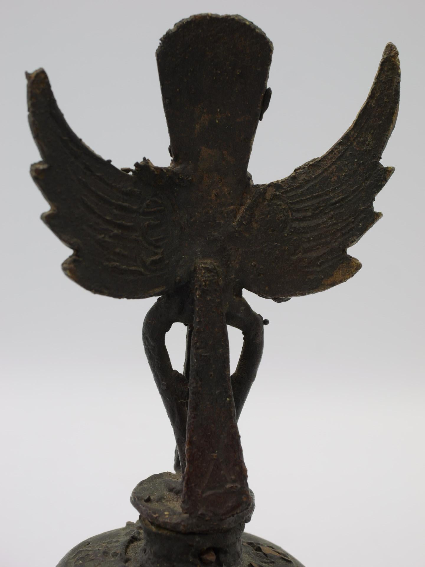 Antike indonesische Garuda-Messingglocke  im Angebot 1