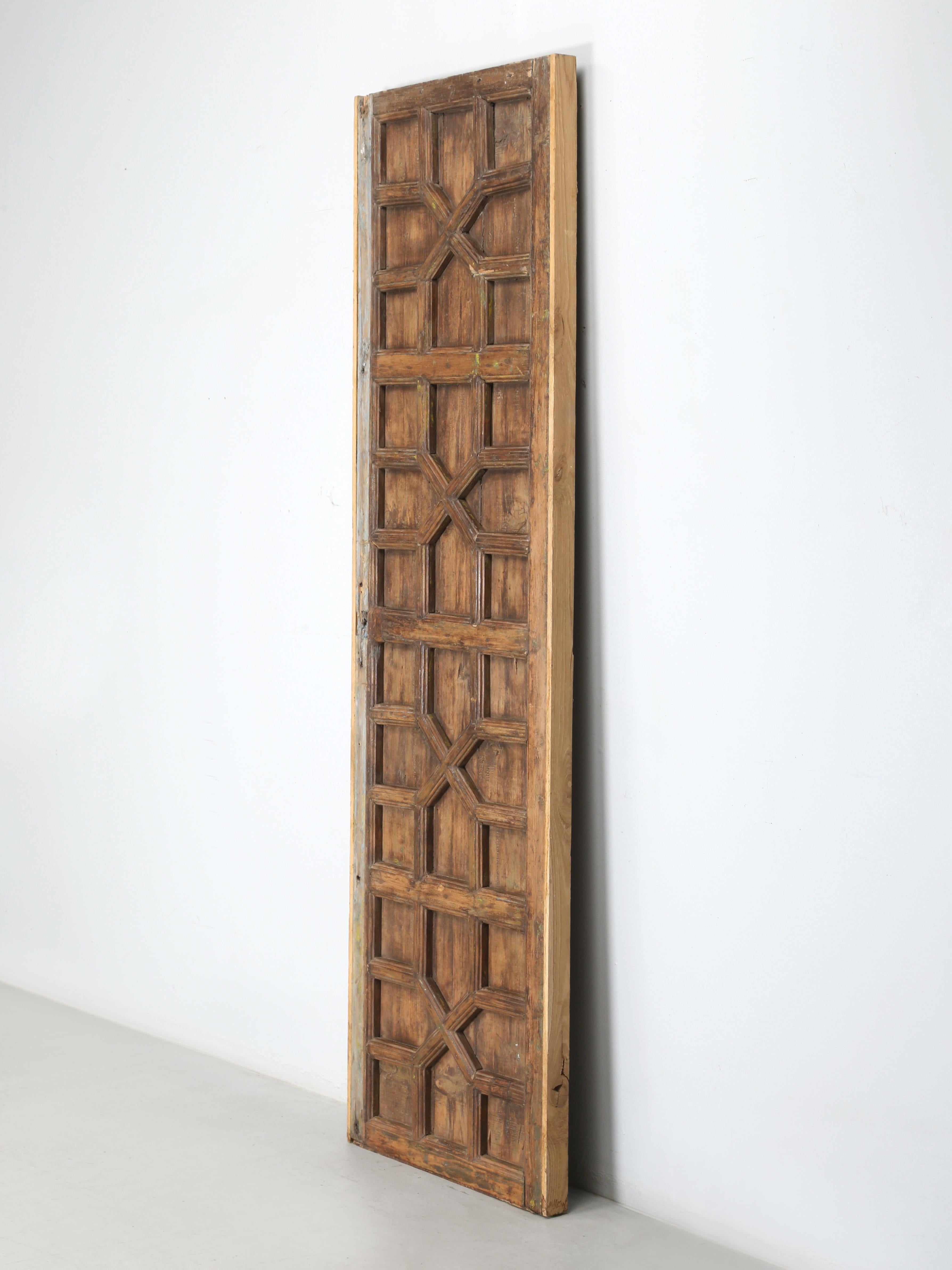 Ancienne porte à 4 panneaux en bois dur indonésien Peut être transformée en plateau de table ou en tête de lit en vente 2