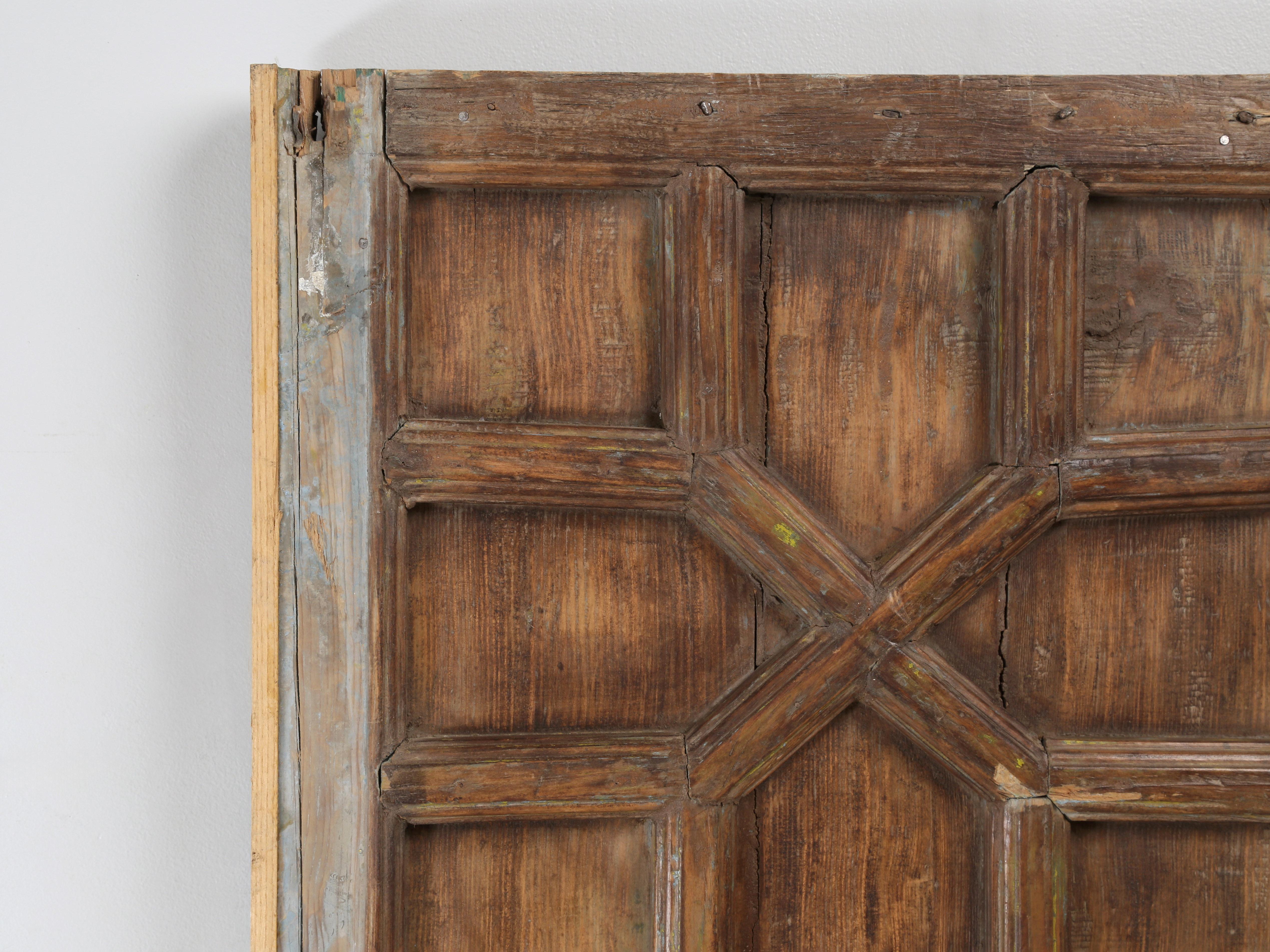 Autre Ancienne porte à 4 panneaux en bois dur indonésien Peut être transformée en plateau de table ou en tête de lit en vente