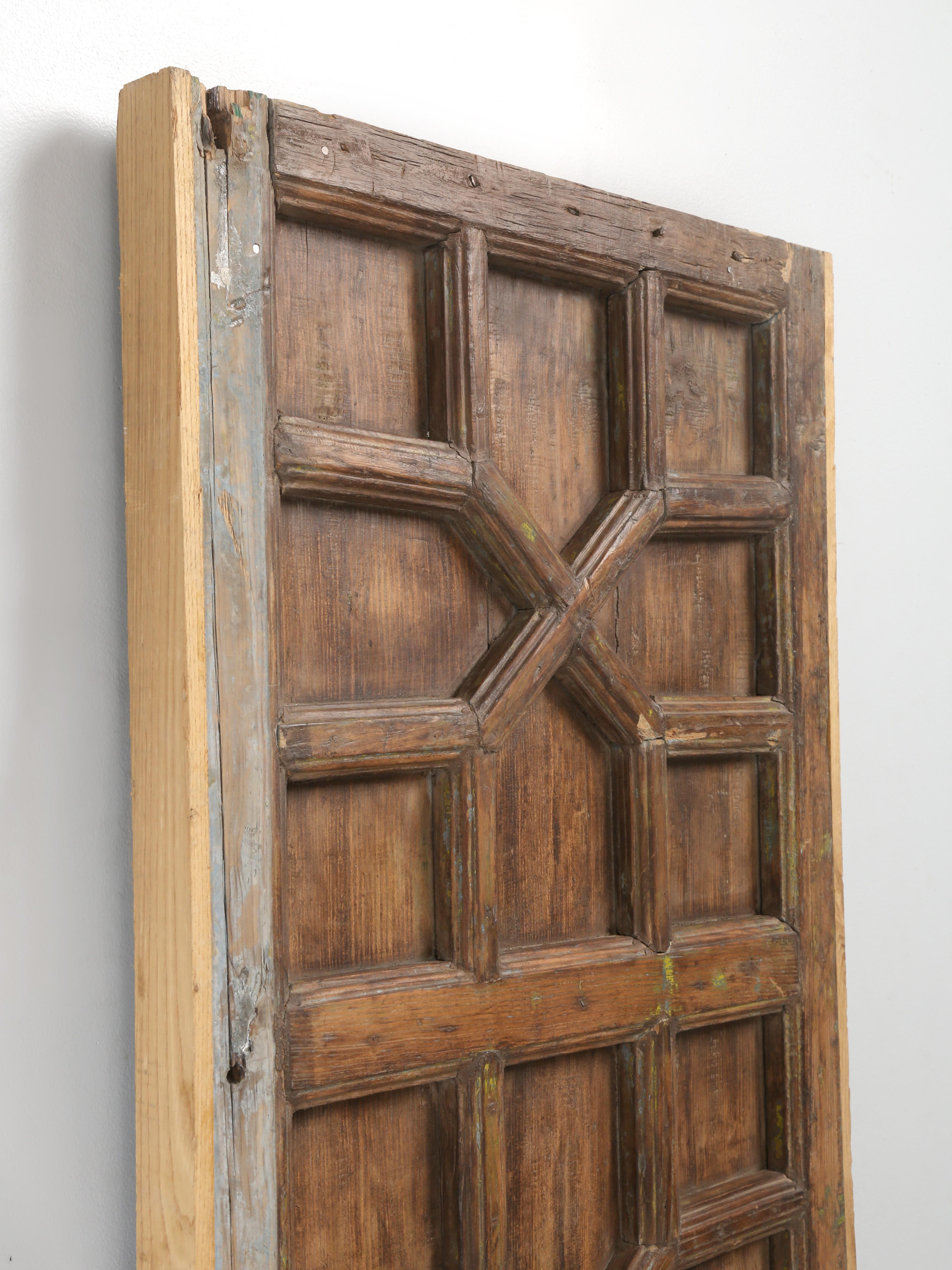 Indonésien Ancienne porte à 4 panneaux en bois dur indonésien Peut être transformée en plateau de table ou en tête de lit en vente