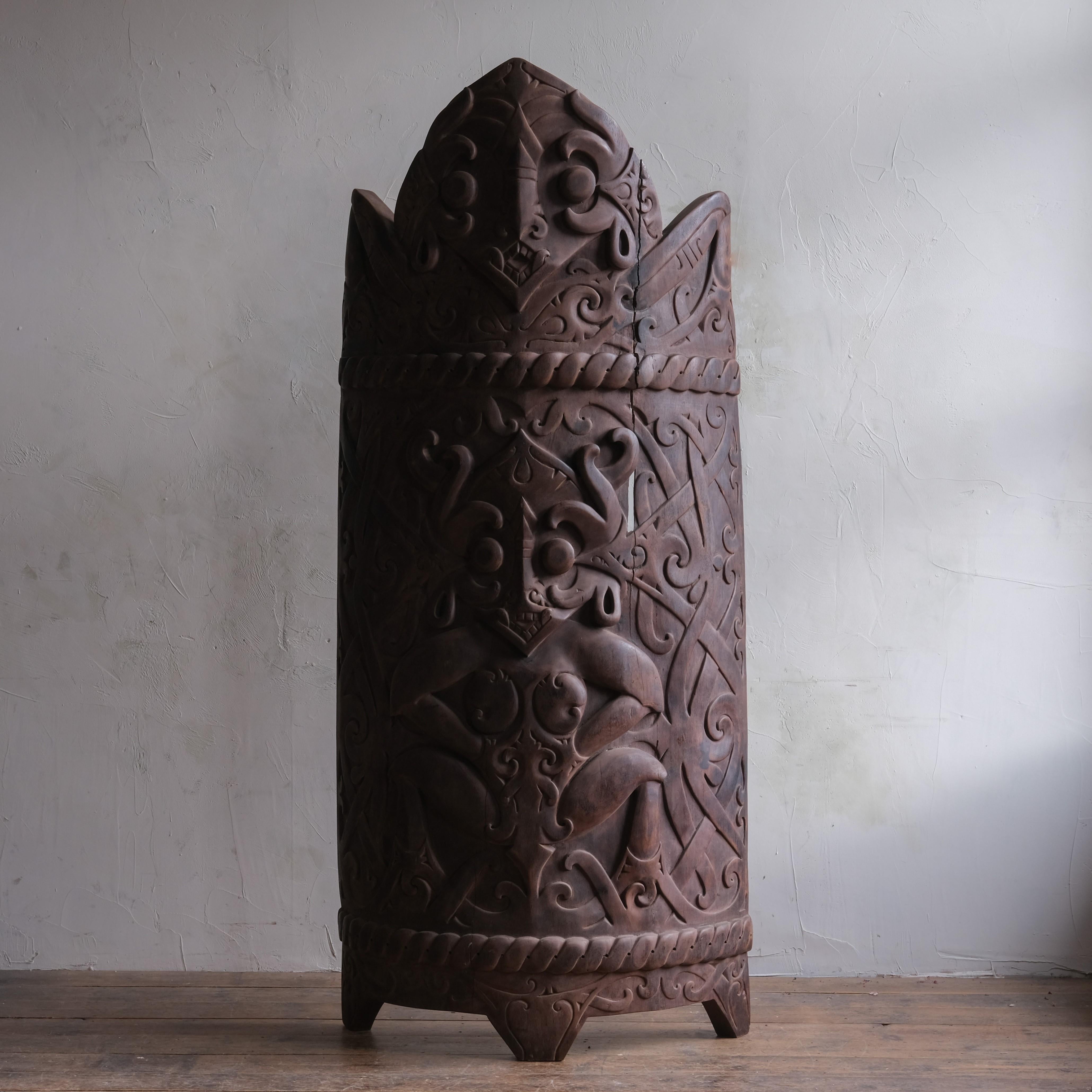 Antik Indonesisch Stammes geschnitzt Funerary Board im Angebot 3