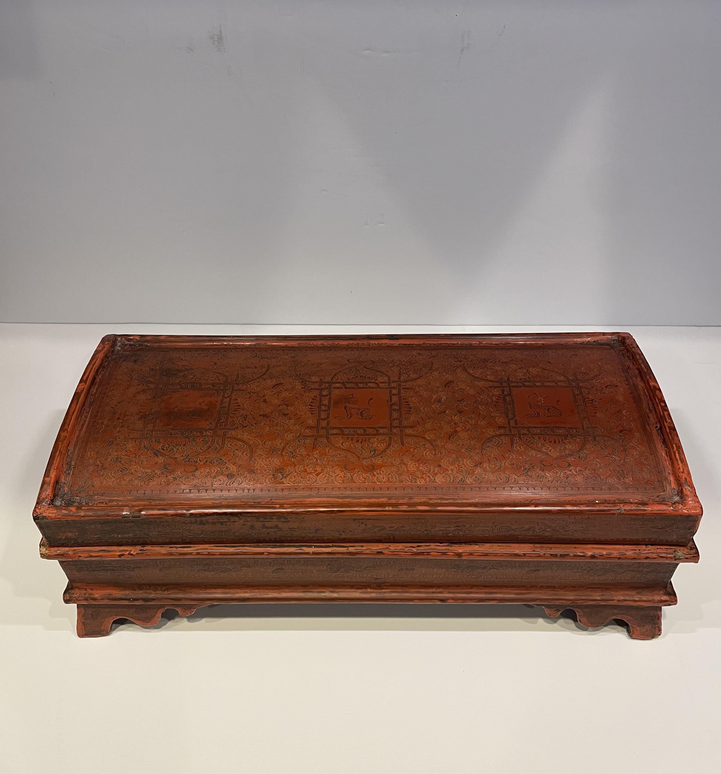Caja antigua de madera indonesia lacada Indonesio en venta