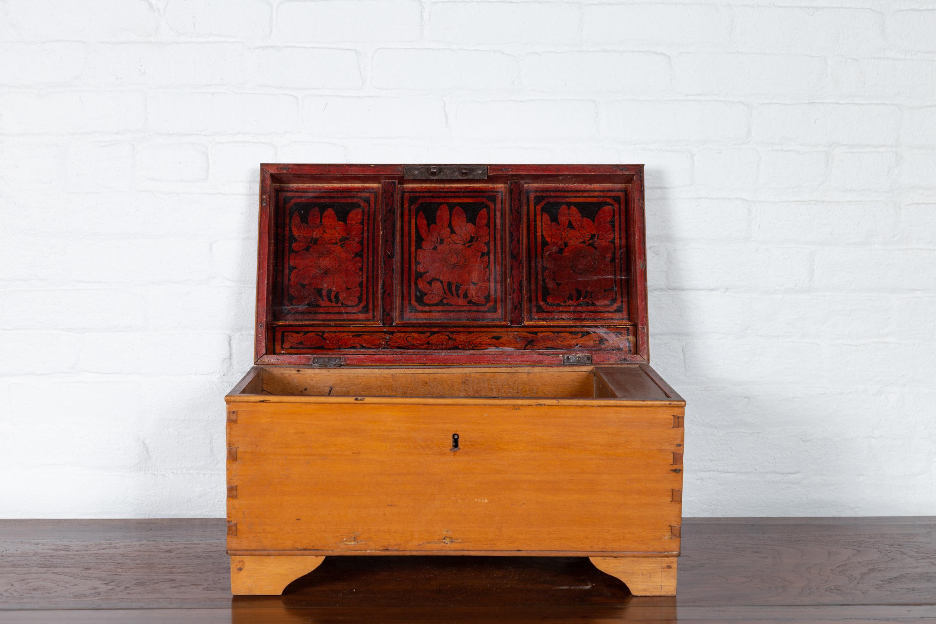 Antique Indonesian Wood Decorative Box with Inner Red and Black Lacquered Decor In Good Condition For Sale In Yonkers, NY