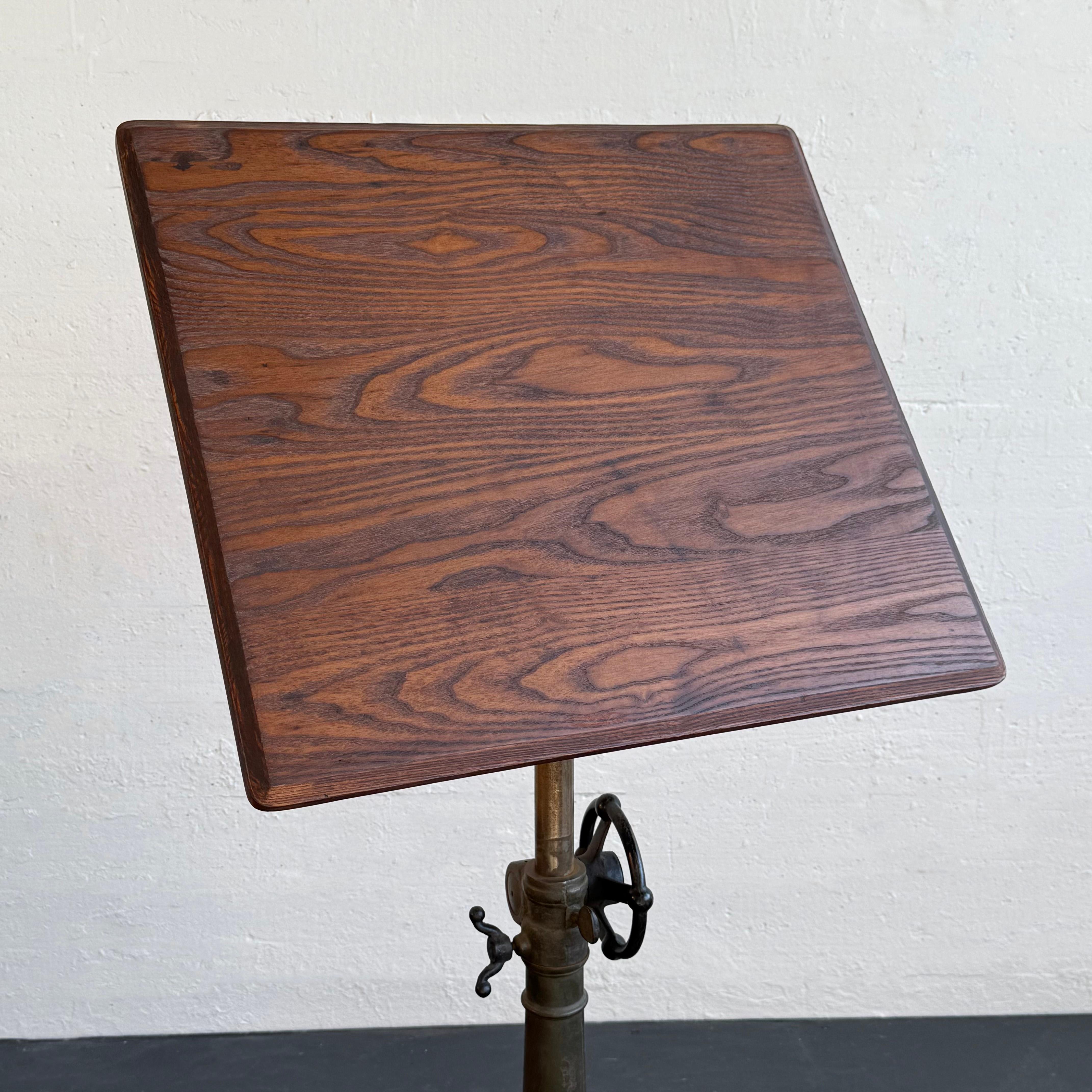 Americano Antico tavolo cavalletto da disegno industriale regolabile in ghisa in vendita
