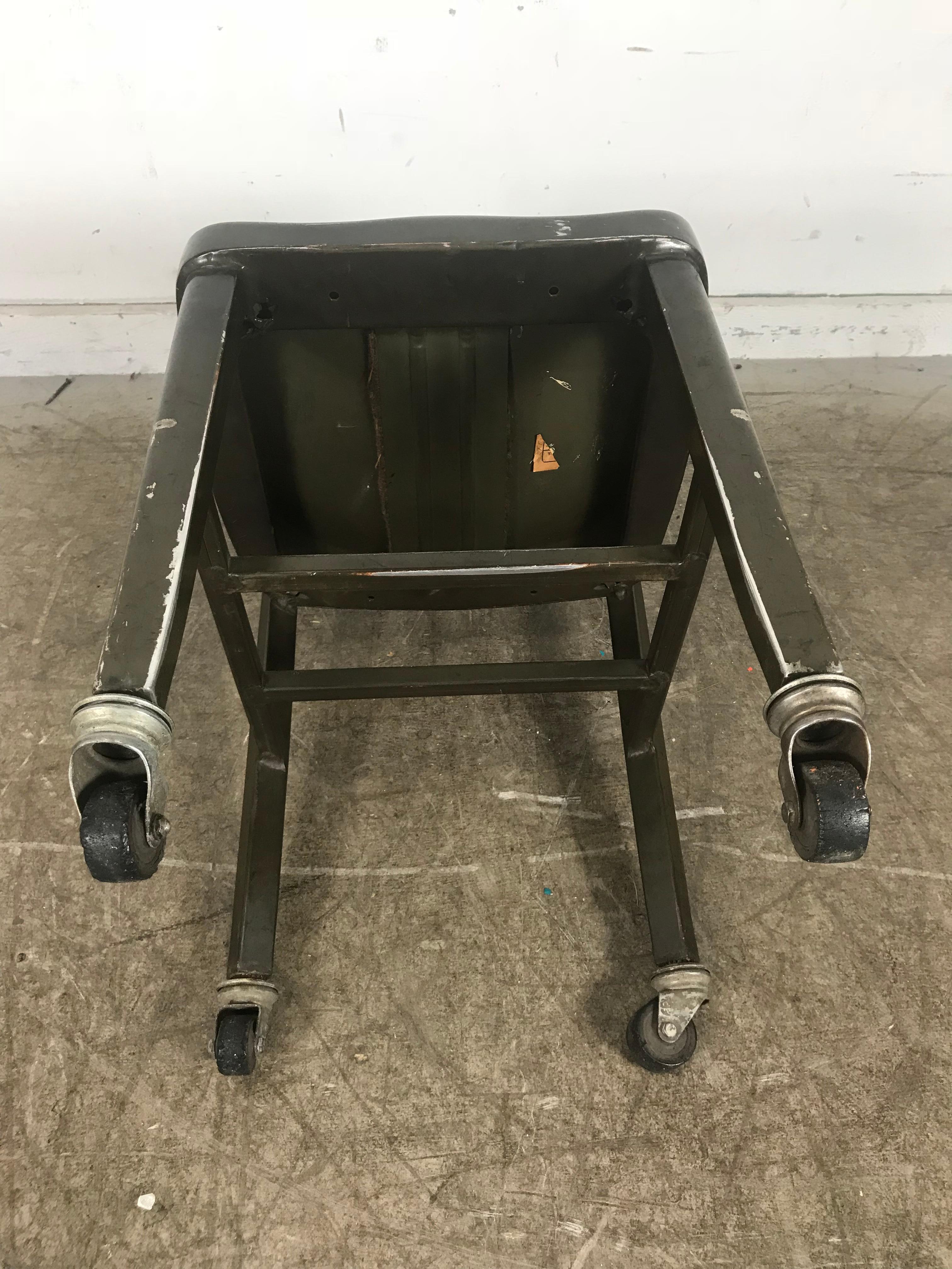 Antiker industrieller Roll-Schreibtischstuhl aus Aluminium von General Fireproofing Co. im Angebot 3