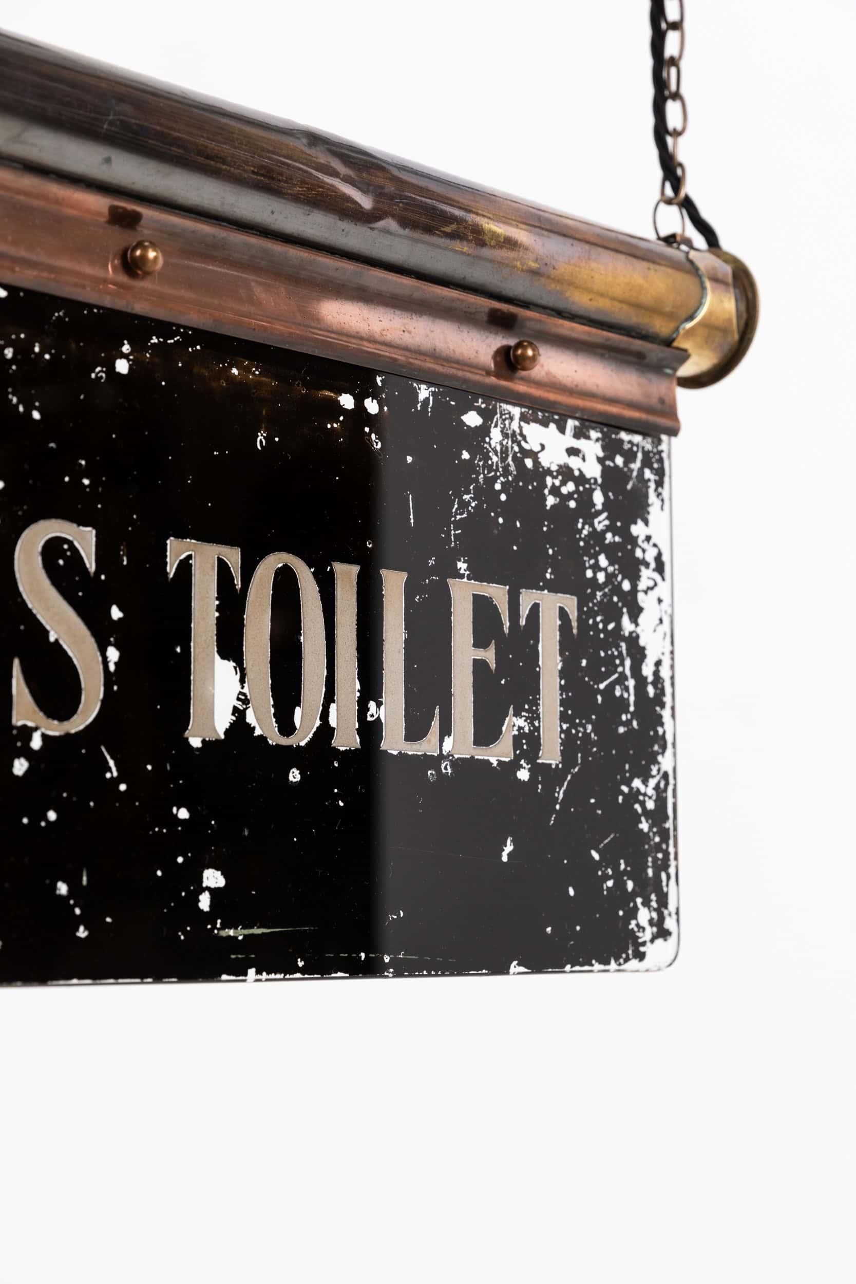 Art Déco Antico cartello illuminato di toilette industriale e maschile in ottone Art Deco, C.C. 1920 in vendita