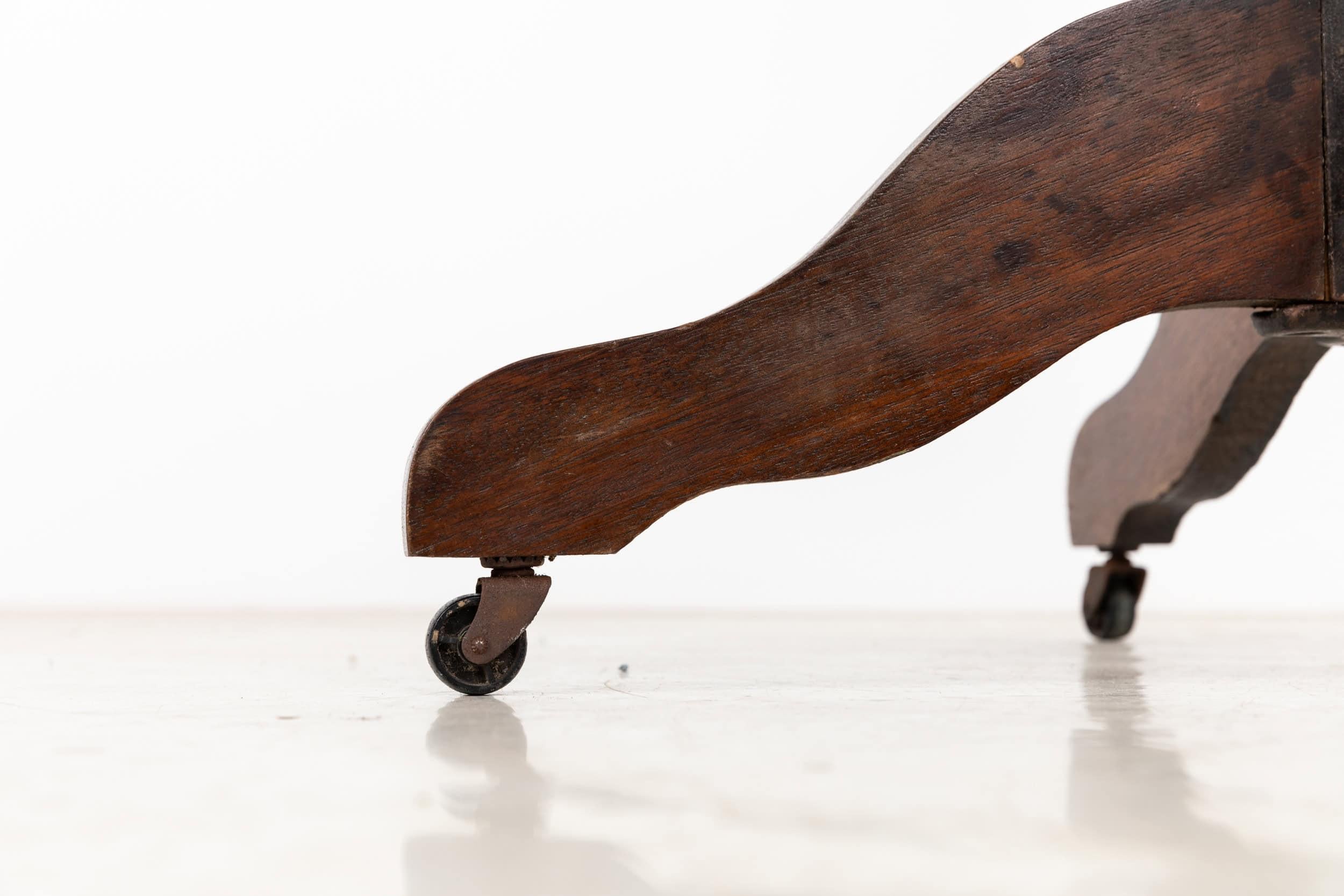 Antique Industrial Art Deco Oak Framed Adjustable Swivel Desk Chair, c.1940 État moyen - En vente à London, GB