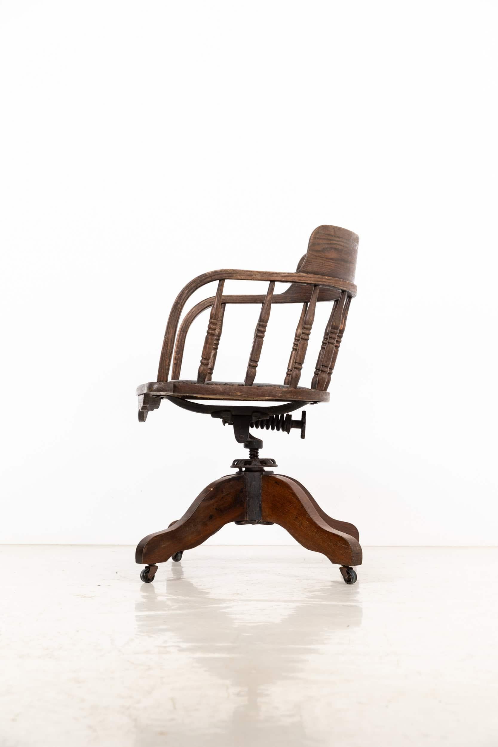 Antique Industrial Art Deco Oak Framed Adjustable Swivel Desk Chair, c.1940 en vente 1