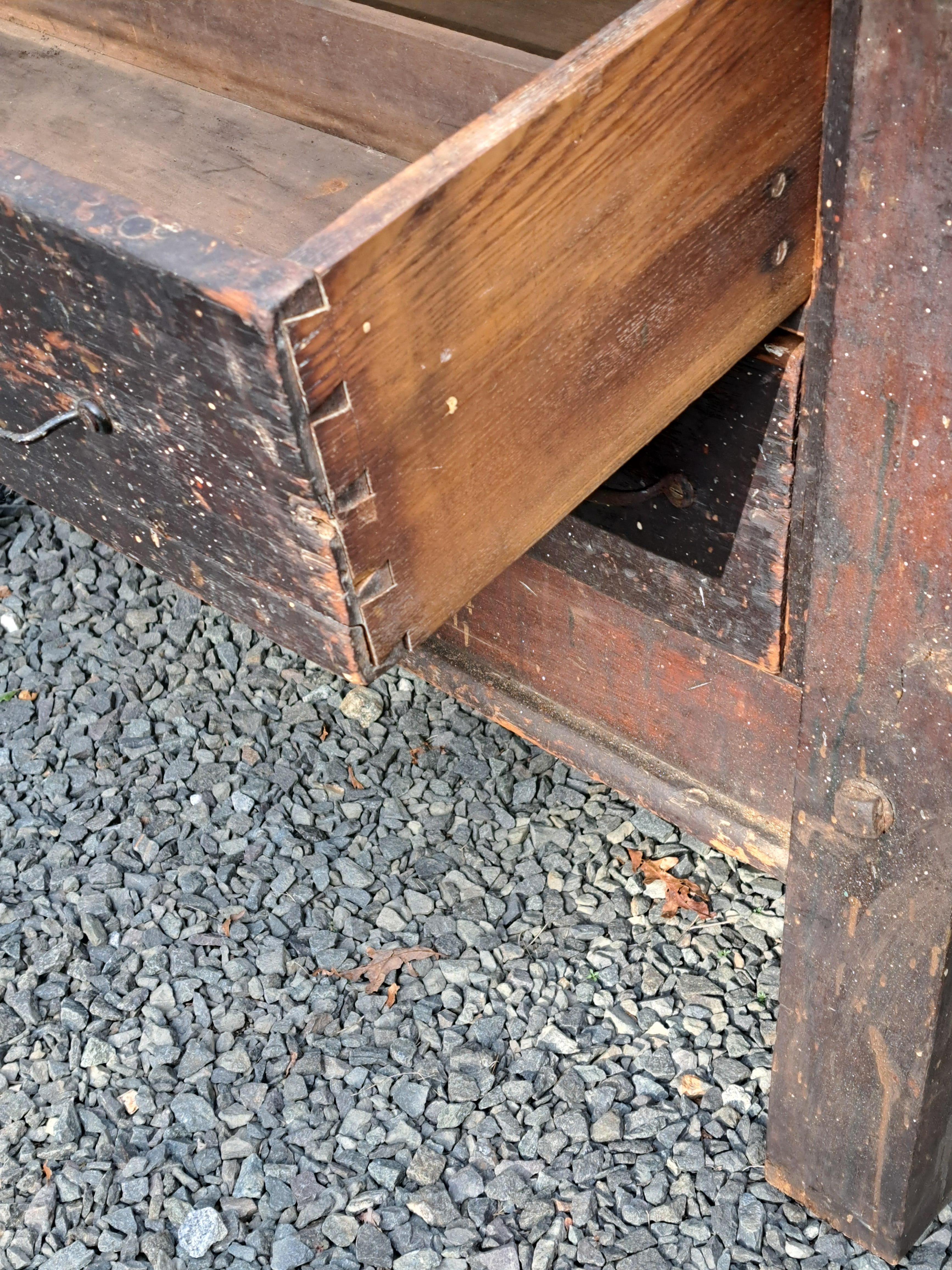 Etabli de menuisier industriel ancien Console d'îlot de cuisine en vente 7