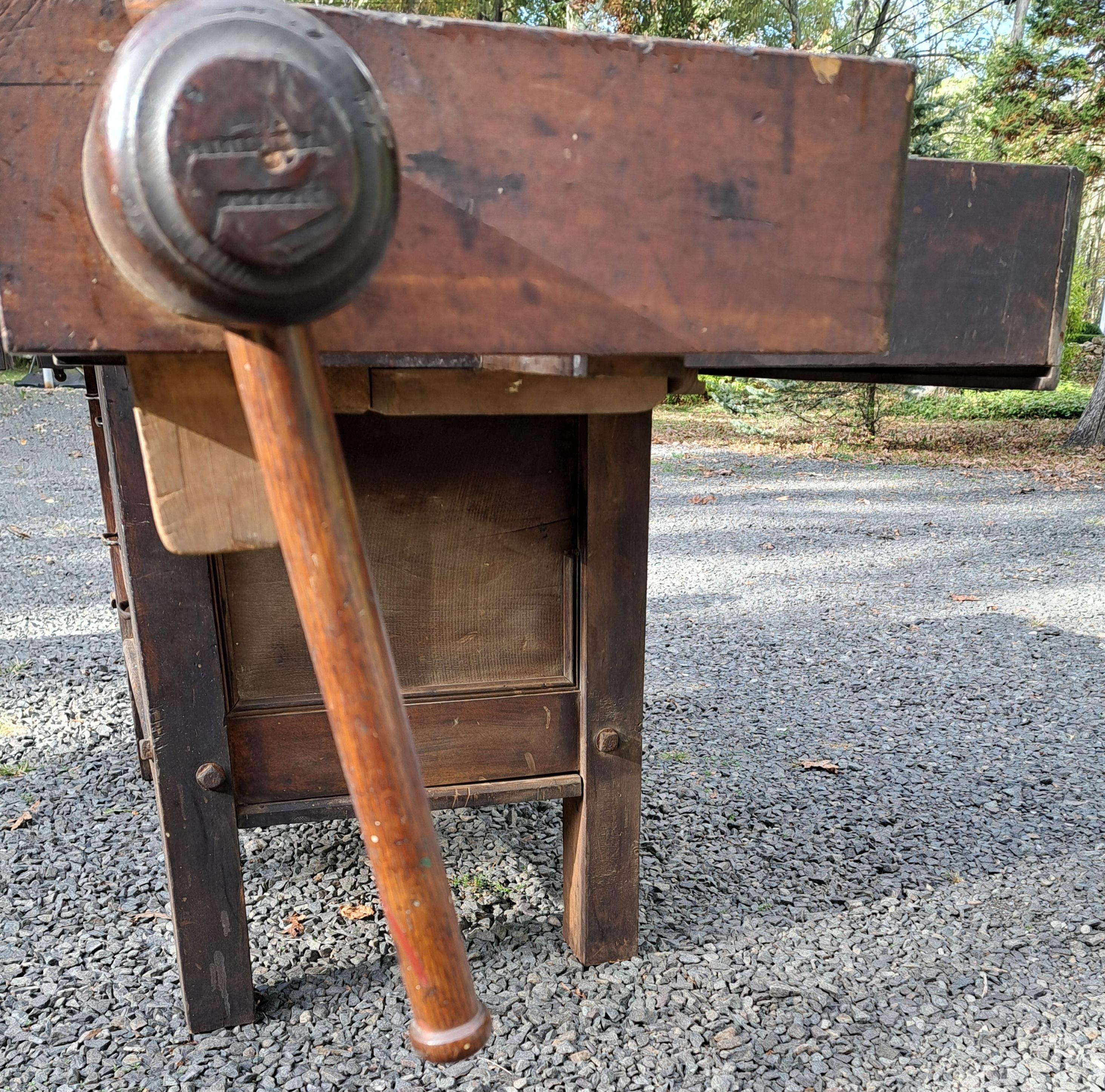 Bois Etabli de menuisier industriel ancien Console d'îlot de cuisine en vente