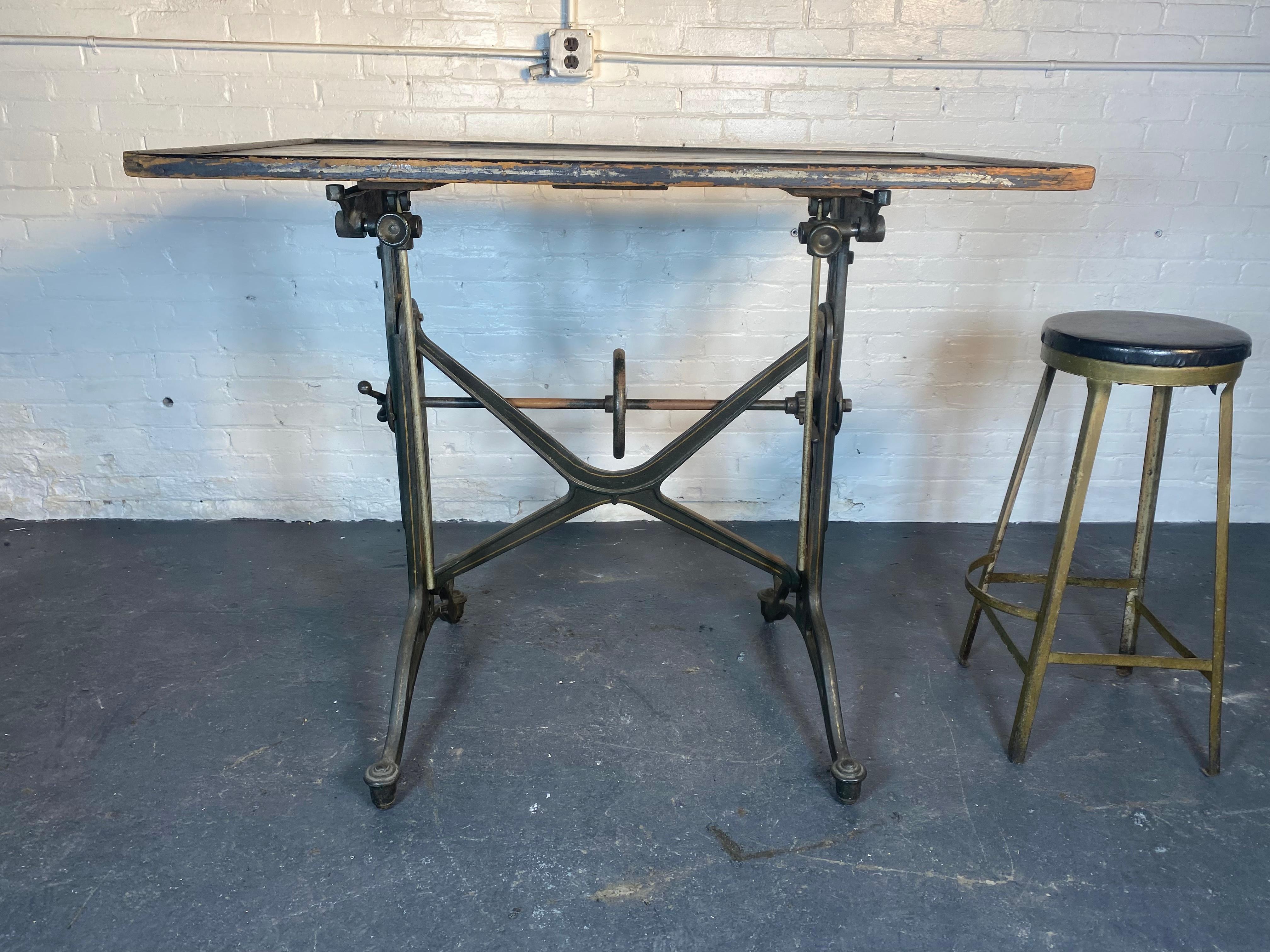 Industriel Table de fabrication/de dessin industrielle ancienne de Keuffel and Esser Co. 1 en vente