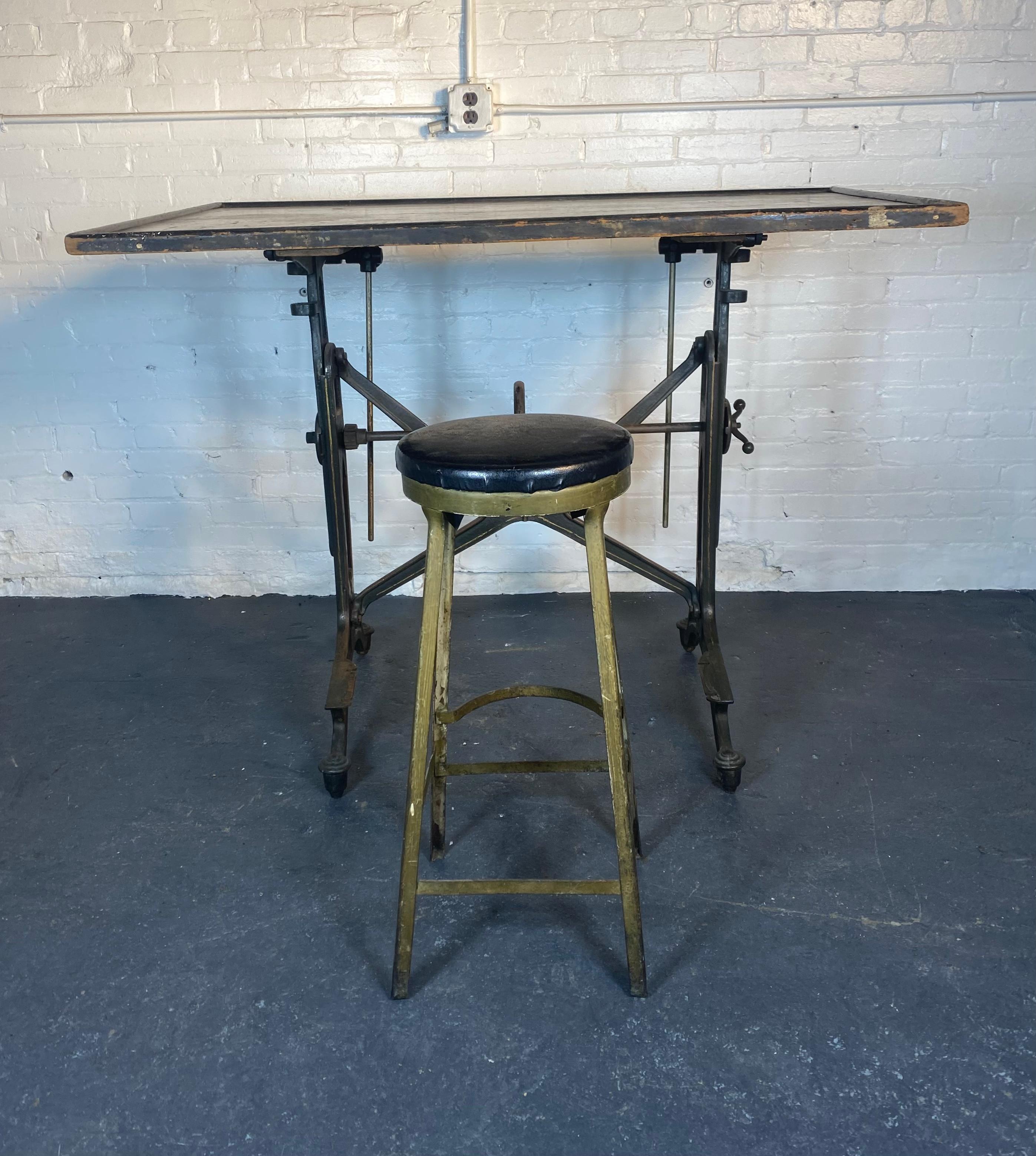 Antigua mesa de dibujo industrial de hierro fundido de Keuffel and Esser Co. 1 Vaciado en venta