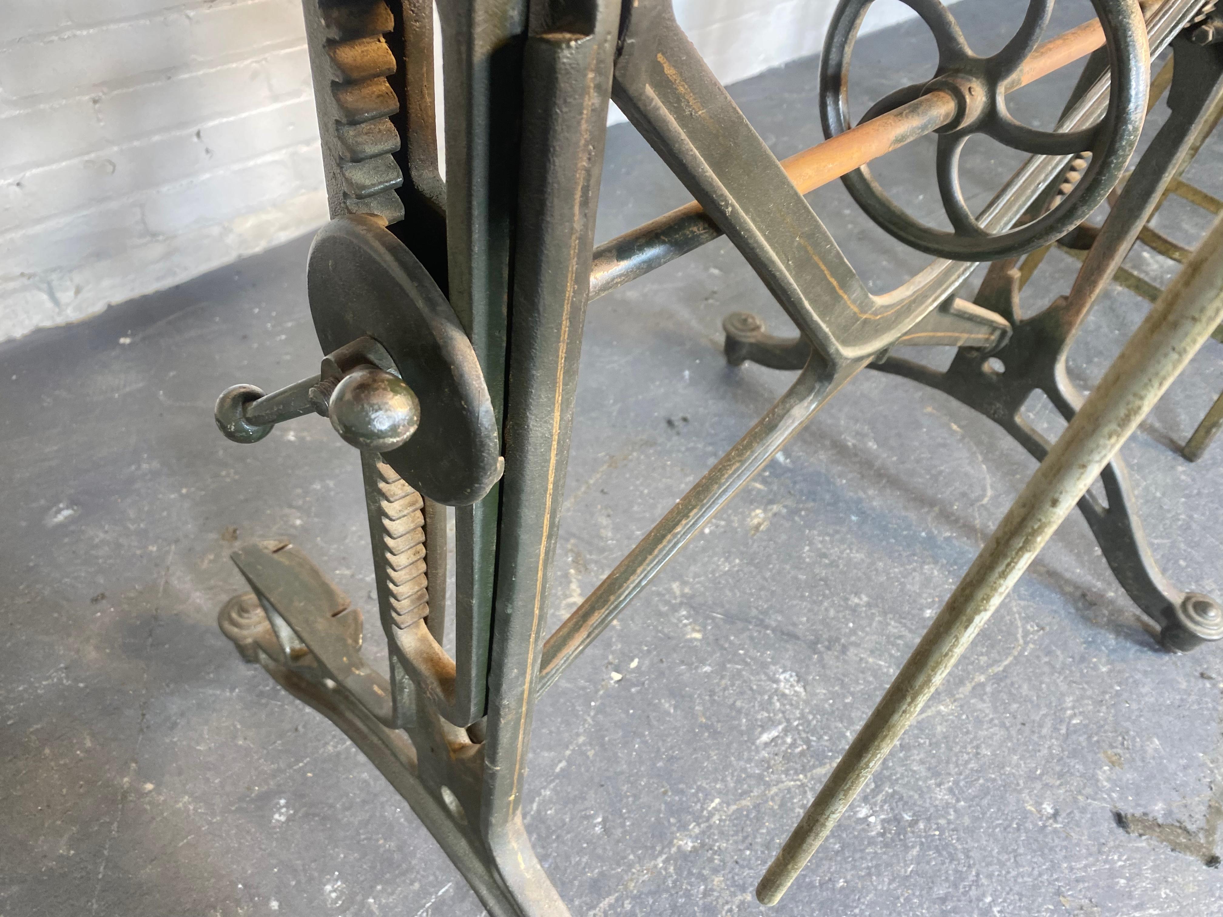 Table de fabrication/de dessin industrielle ancienne de Keuffel and Esser Co. 1 en vente 1