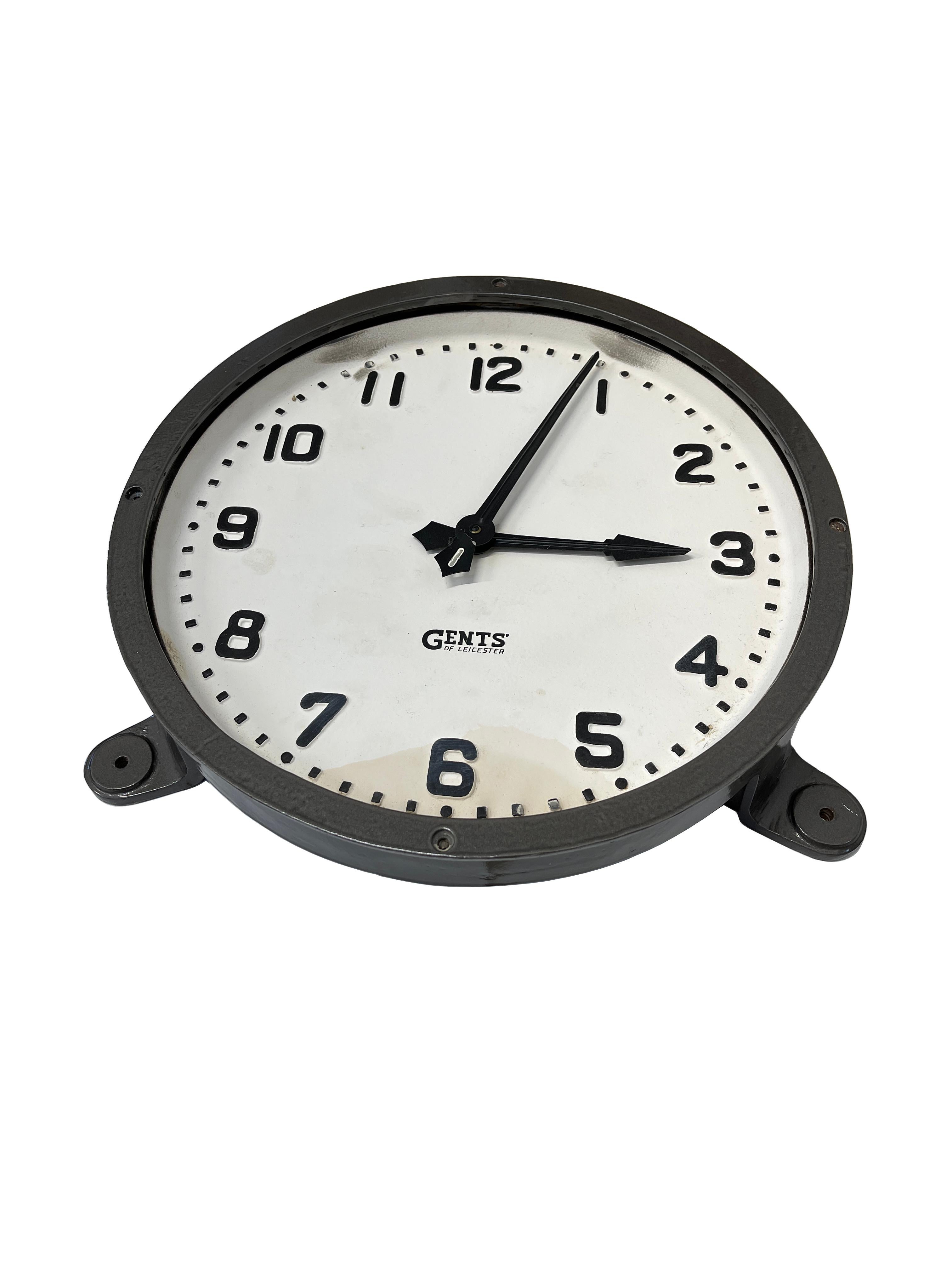Antique Industrial Cast Iron Gents of Leicester Railway Factory Wall Clock In Good Condition In Sale, GB