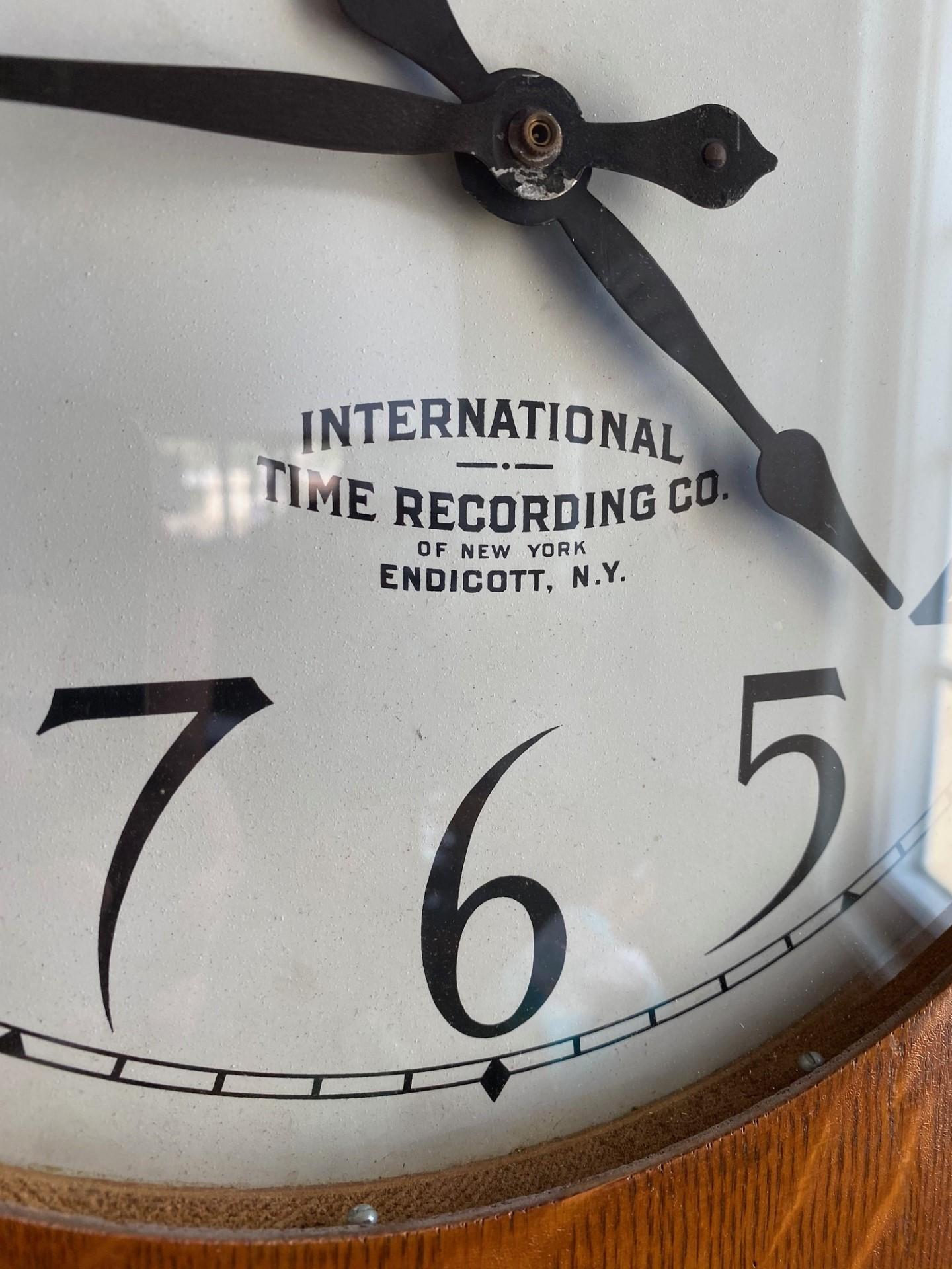 Antike Industrieuhr der International Time Recording Company aus den 1920er Jahren im Zustand „Gut“ im Angebot in San Diego, CA