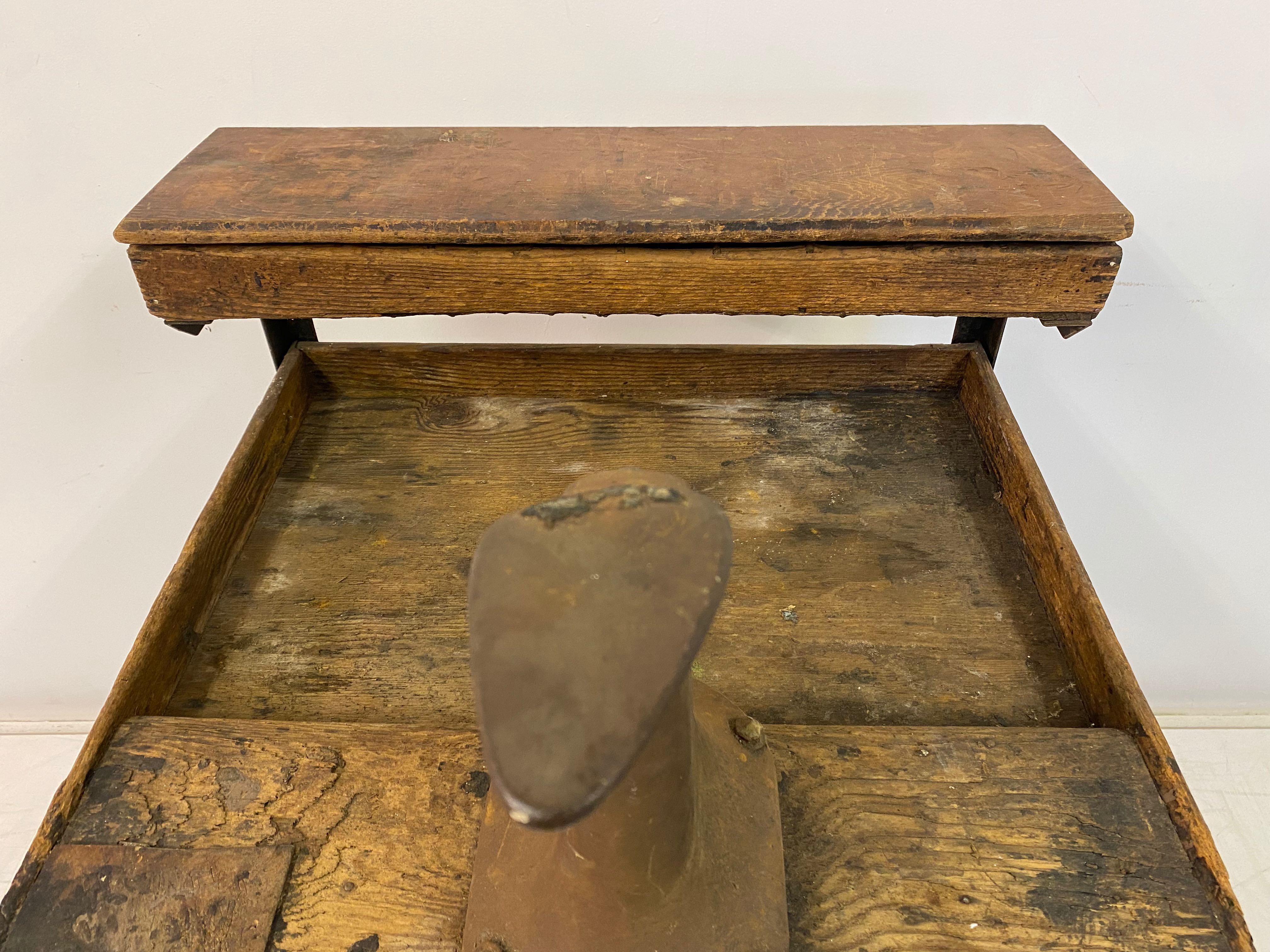 Antique Industrial Cobblers Work Bench In Good Condition For Sale In London, London