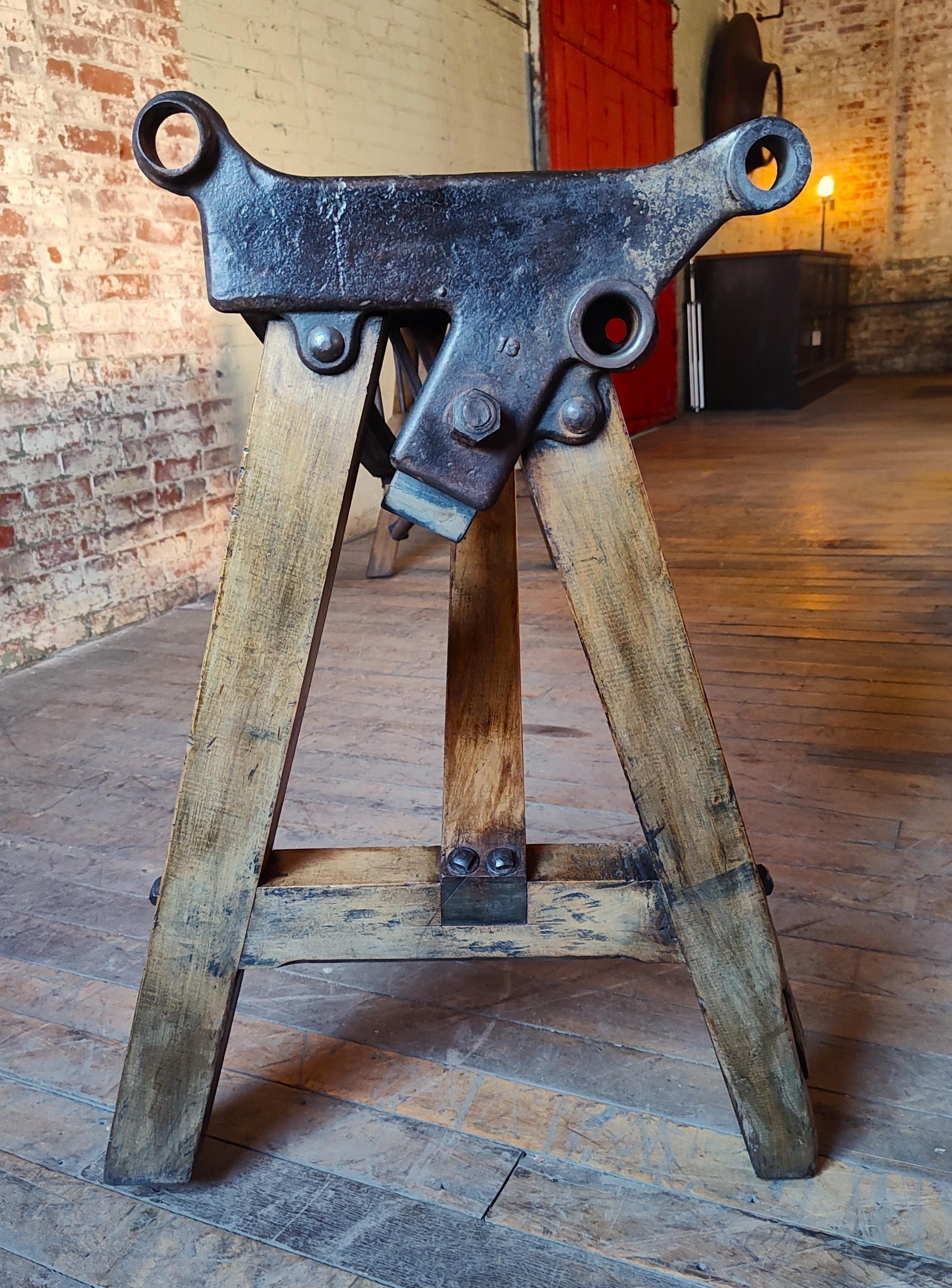 Console/table de canapé industrielle ancienne en vente 5