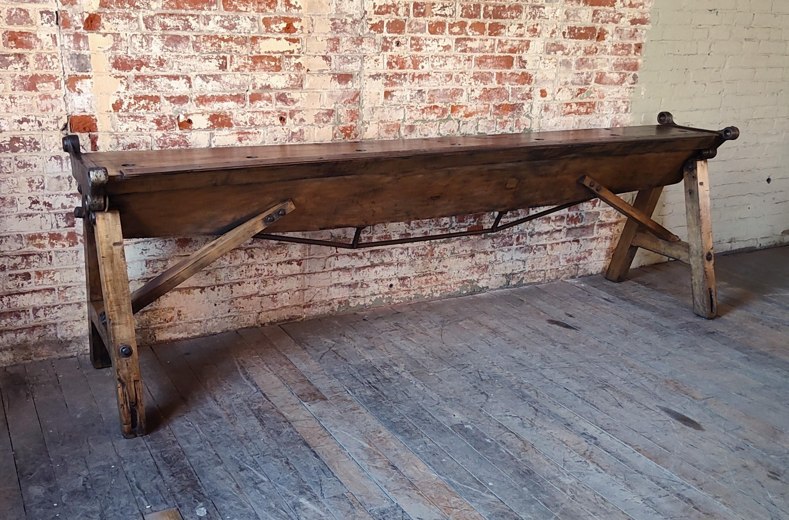 Console/table de canapé industrielle ancienne en vente 6