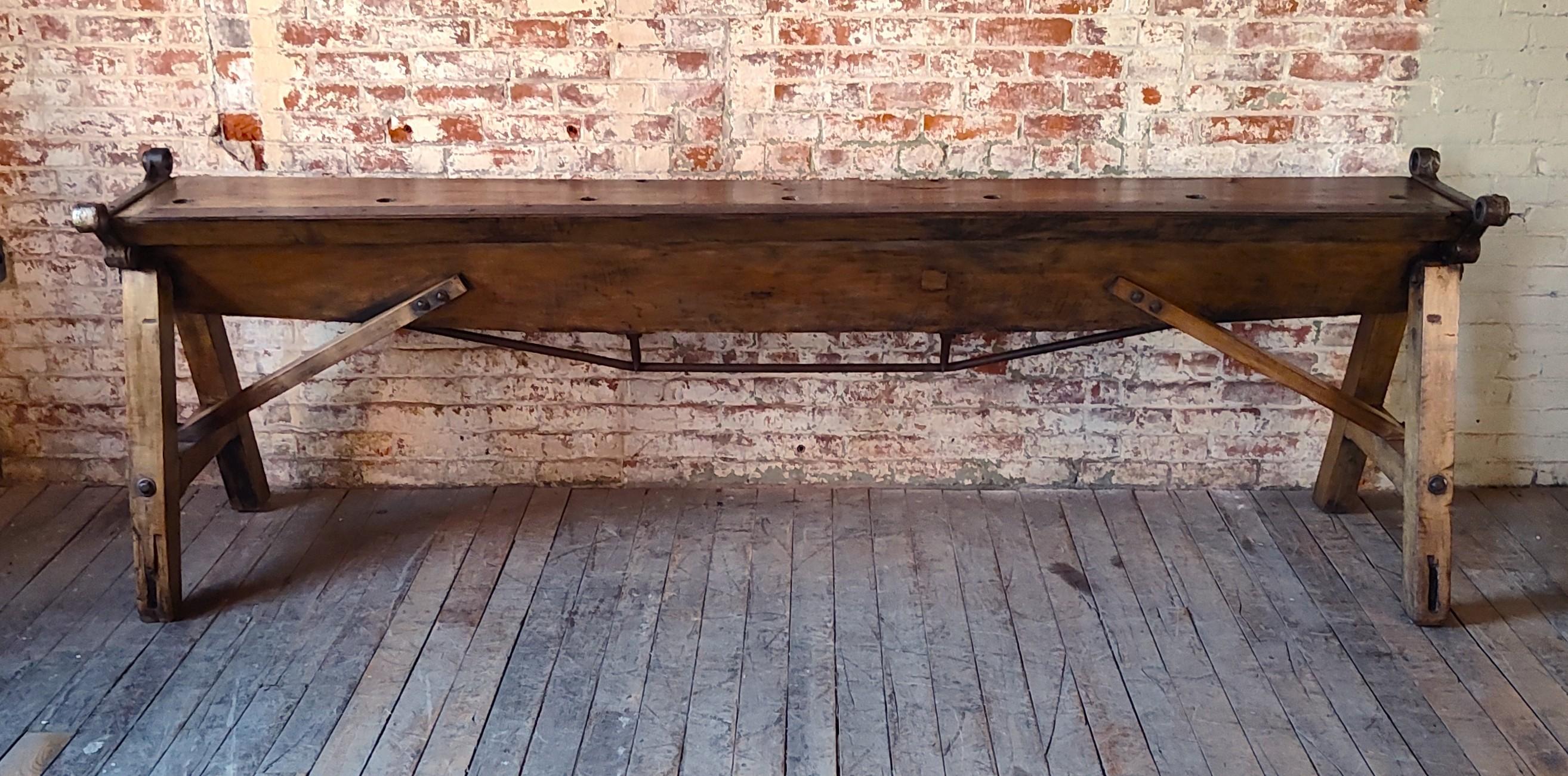 Console/table de canapé industrielle ancienne en vente 8