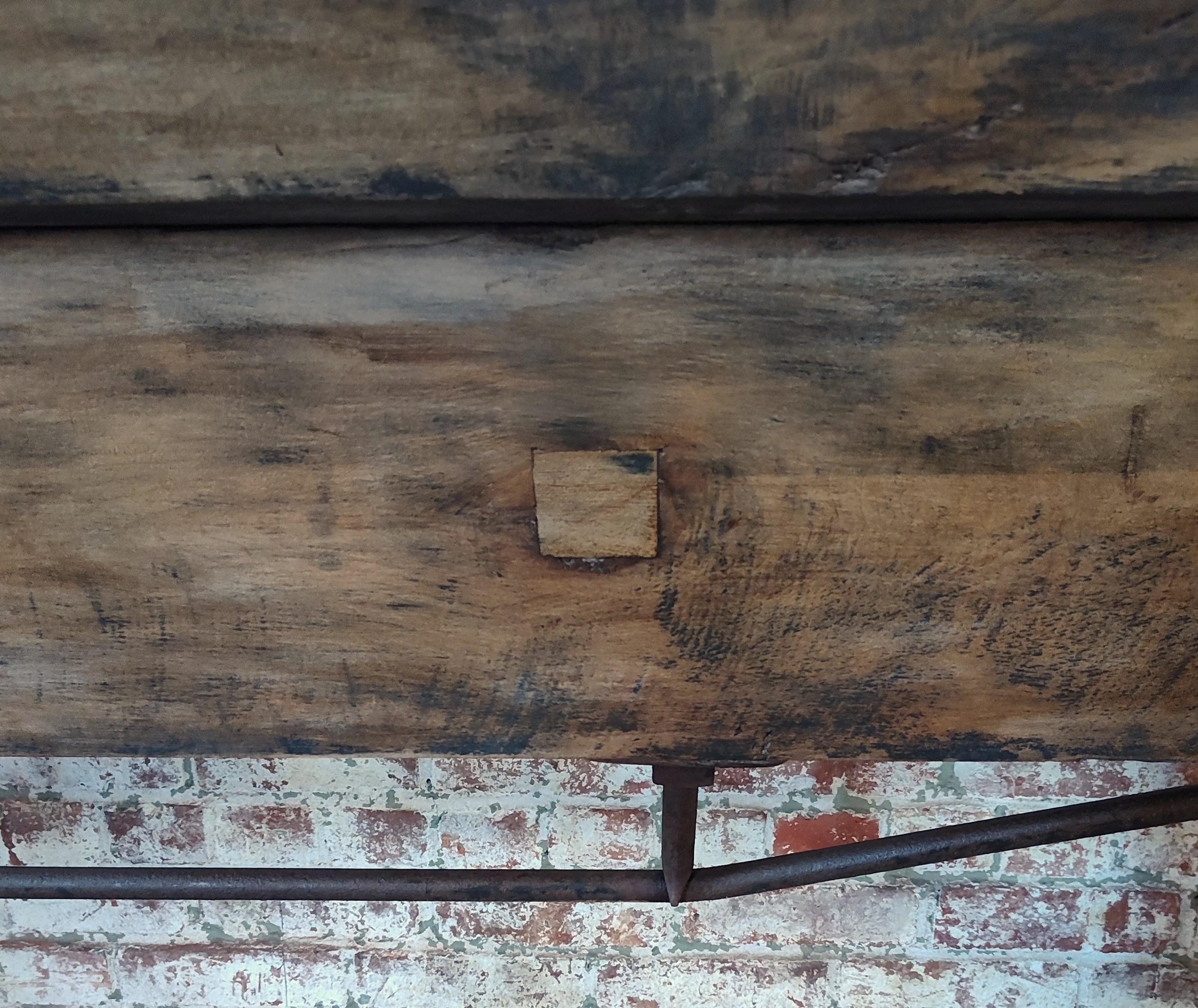 Console/table de canapé industrielle ancienne en vente 9