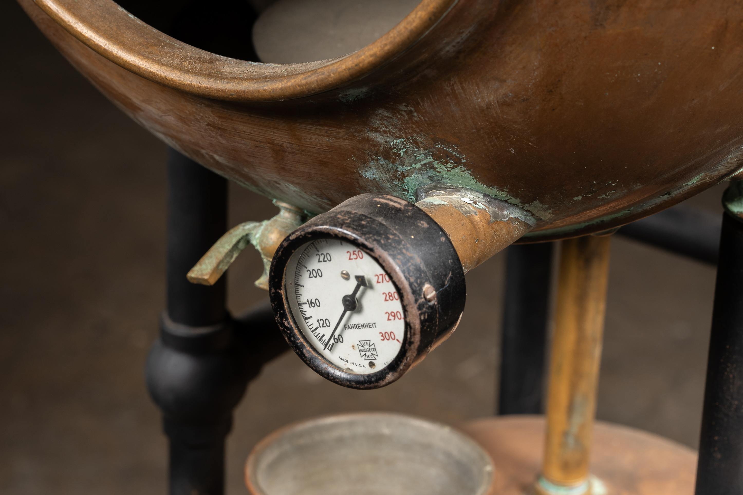 Appareil industriel ancien en cuivre pour réservoirs sous pression en vente 4