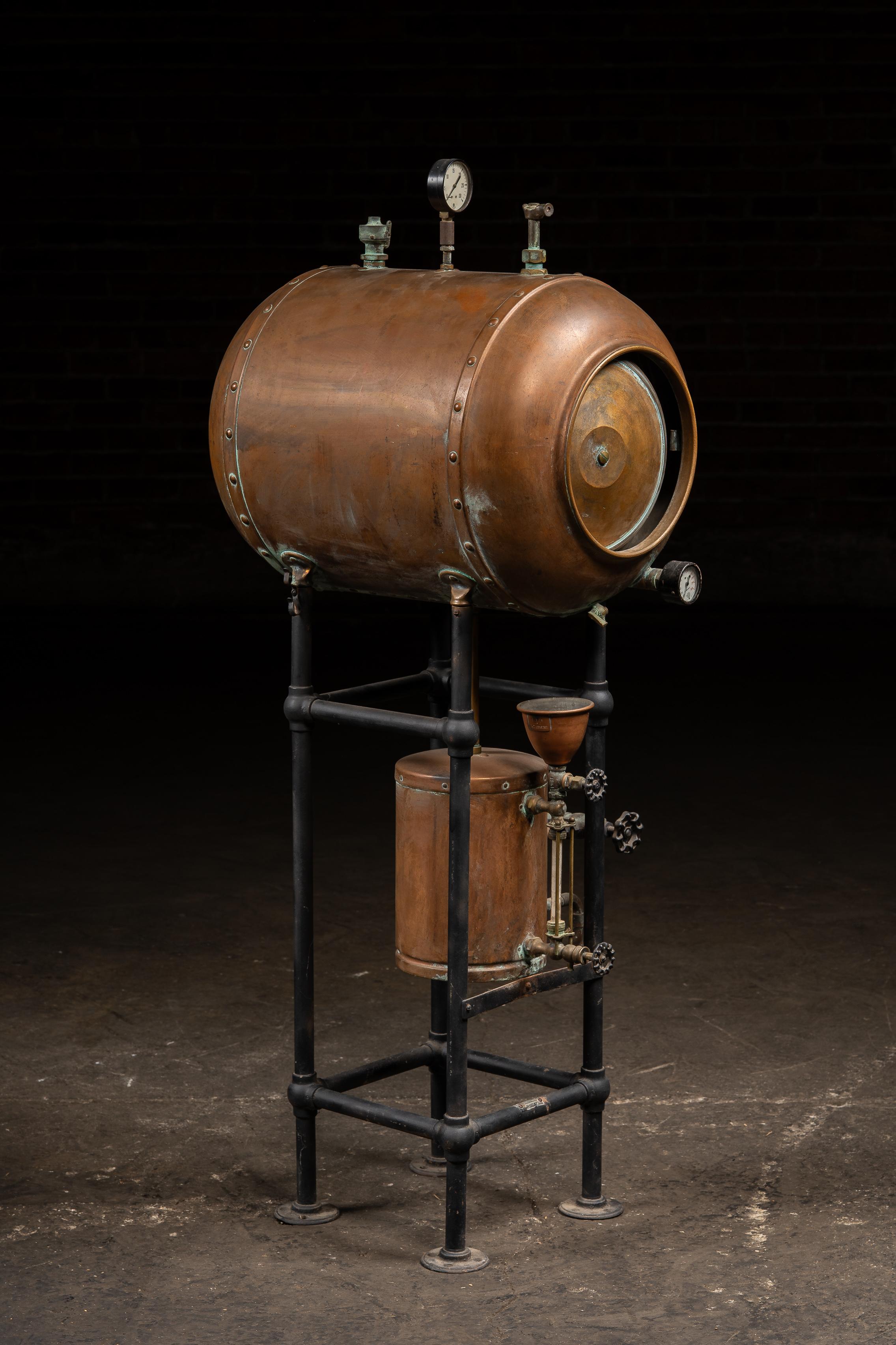 Industriel Appareil industriel ancien en cuivre pour réservoirs sous pression en vente
