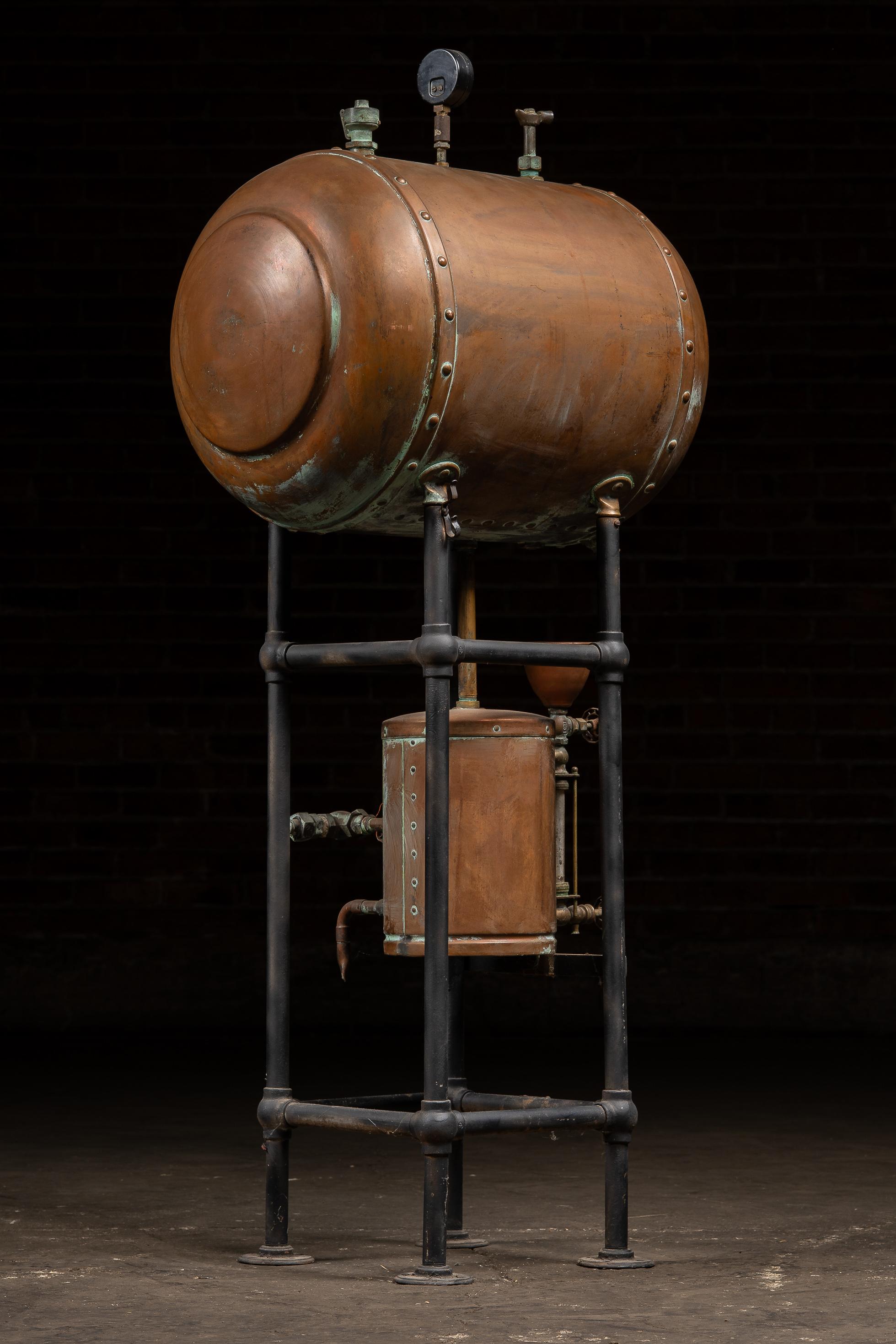 Cuivre Appareil industriel ancien en cuivre pour réservoirs sous pression en vente